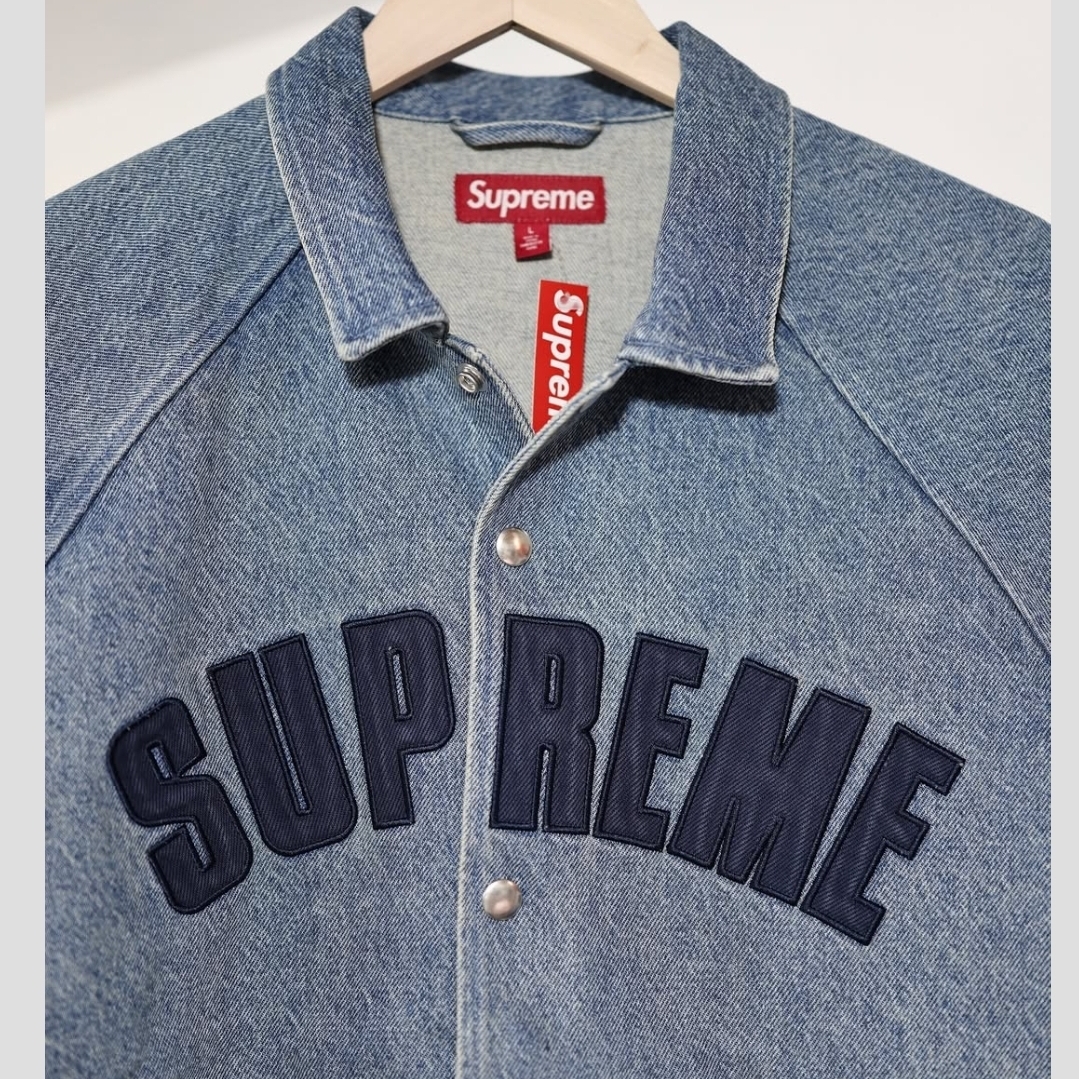 Supreme Arc Denim Coaches Jacket Washed Indigo - 25SS, Clarks x Supreme Reflective Wallabee Natural - 25SS 착용 스타일 - 4