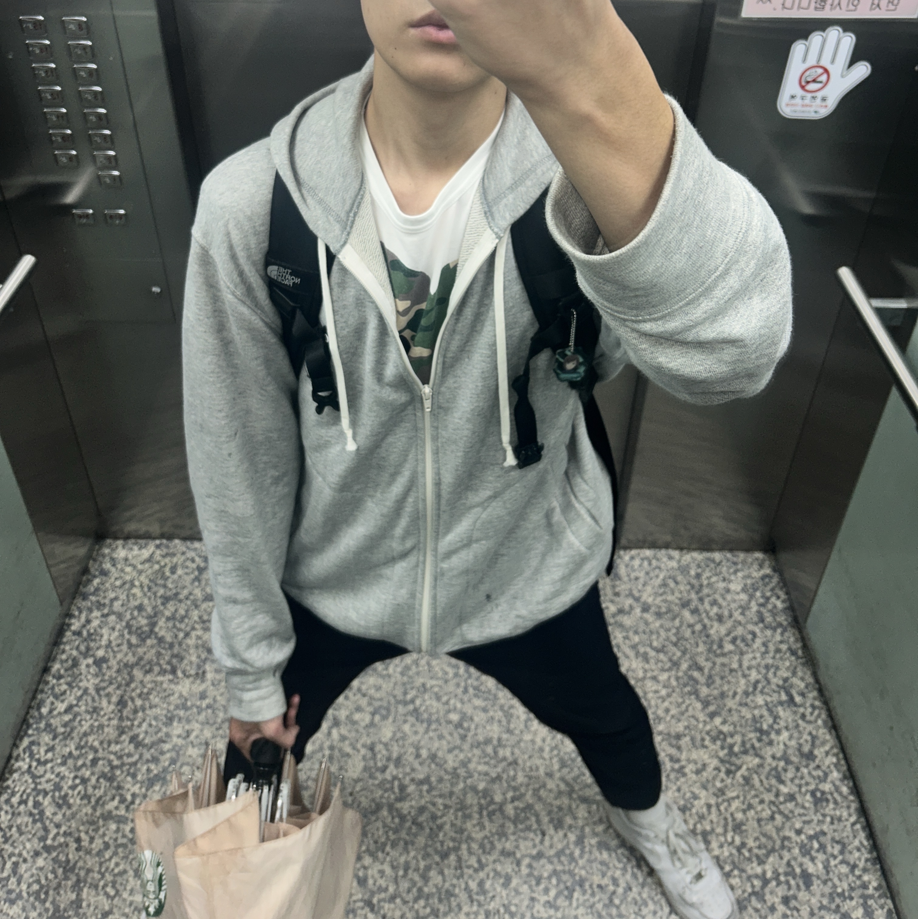 Play Comme des Garcons Camouflage Heart T-Shirt White, Play Comme des Garcons Red Heart Zip Hooded Sweatshirt Grey 착용 스타일