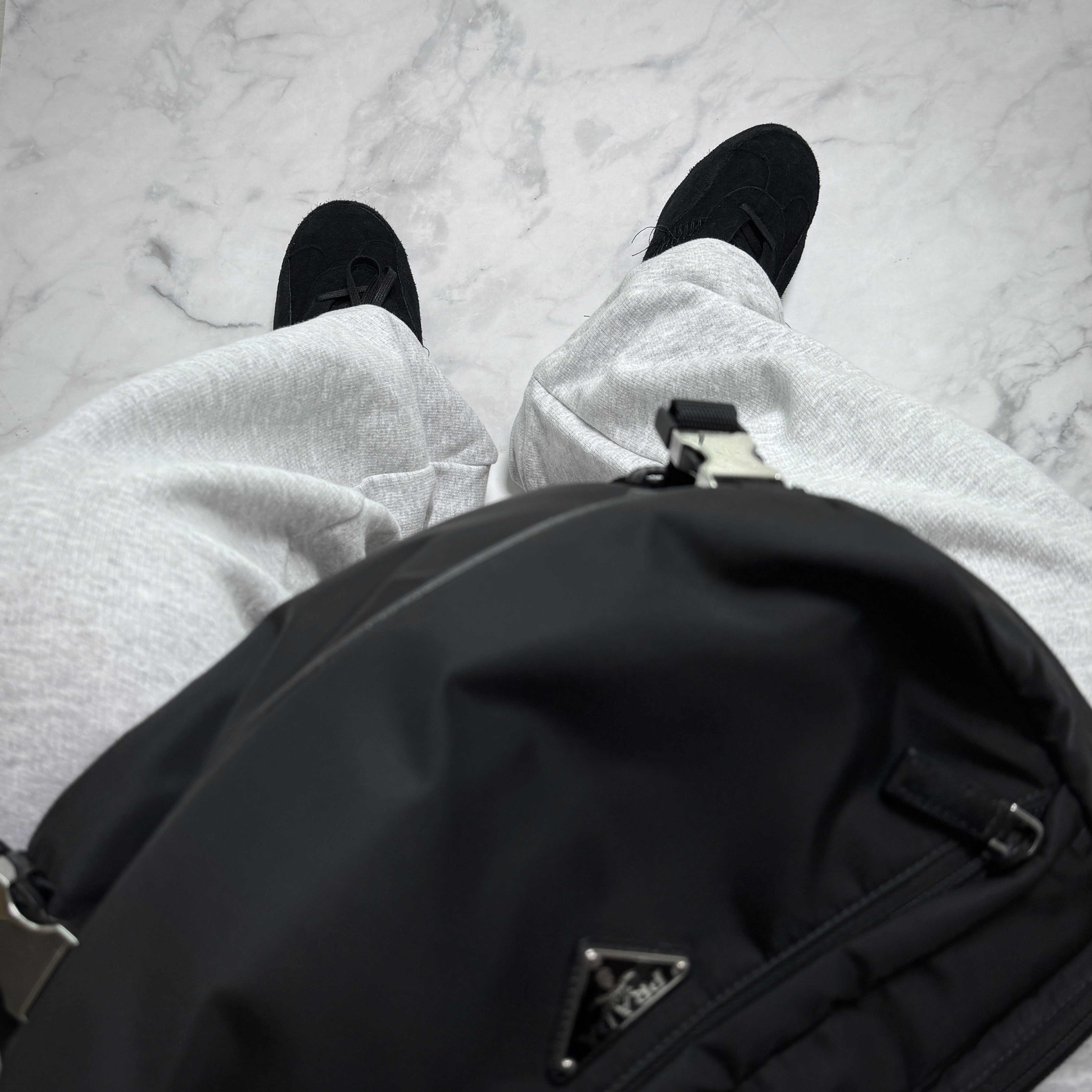 Prada Re-Nylon and Saffiano Leather Shoulder Bag Black, Yeezy x Gosha Rubchinskiy YZY Black Dogs Jogger Heather Grey 착용 스타일 - 1