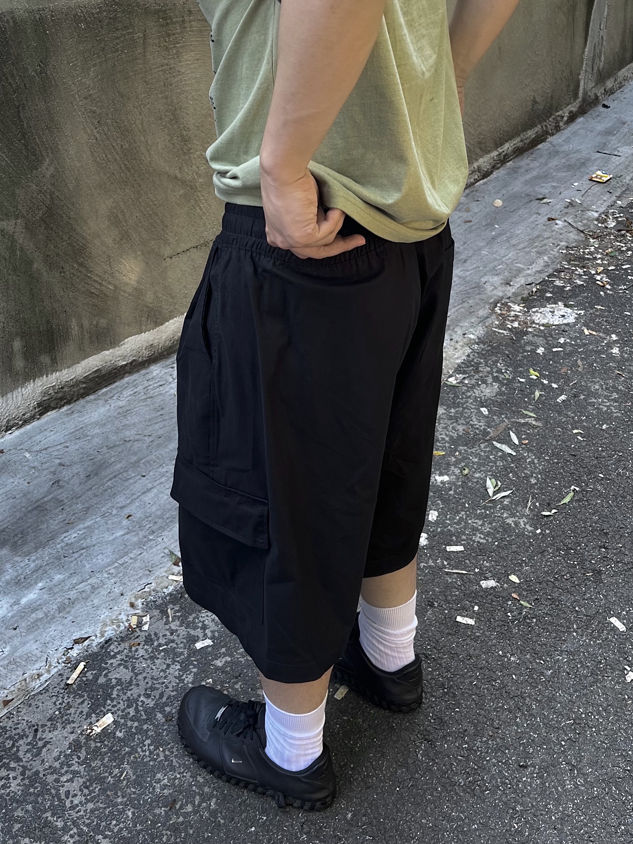 Nike x Jacquemus J Force 1 Low LX SP Black 착용 스타일 - 5