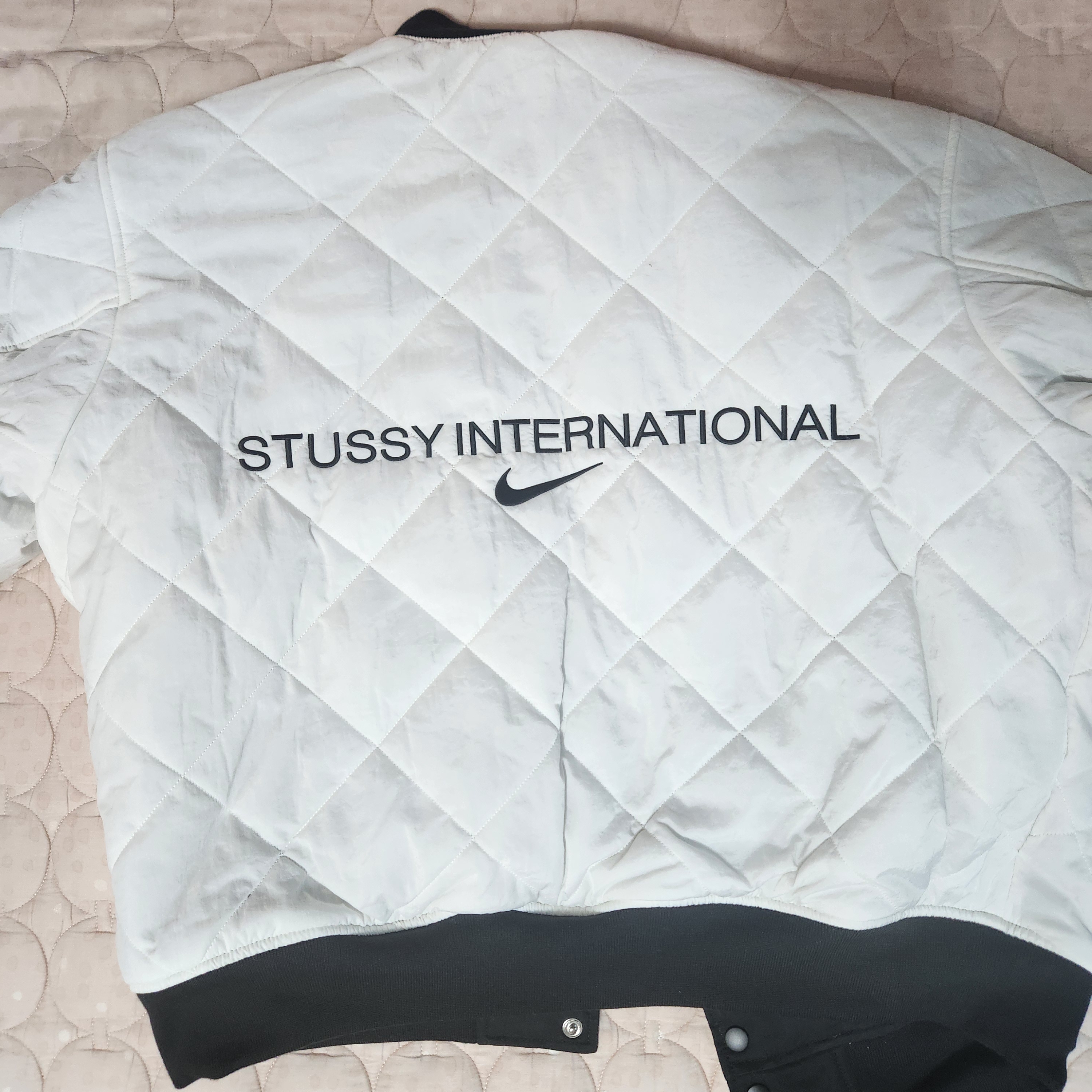 Nike x Stussy Reversible Jacket Black (FJ9153-010) 착용 스타일 - 2
