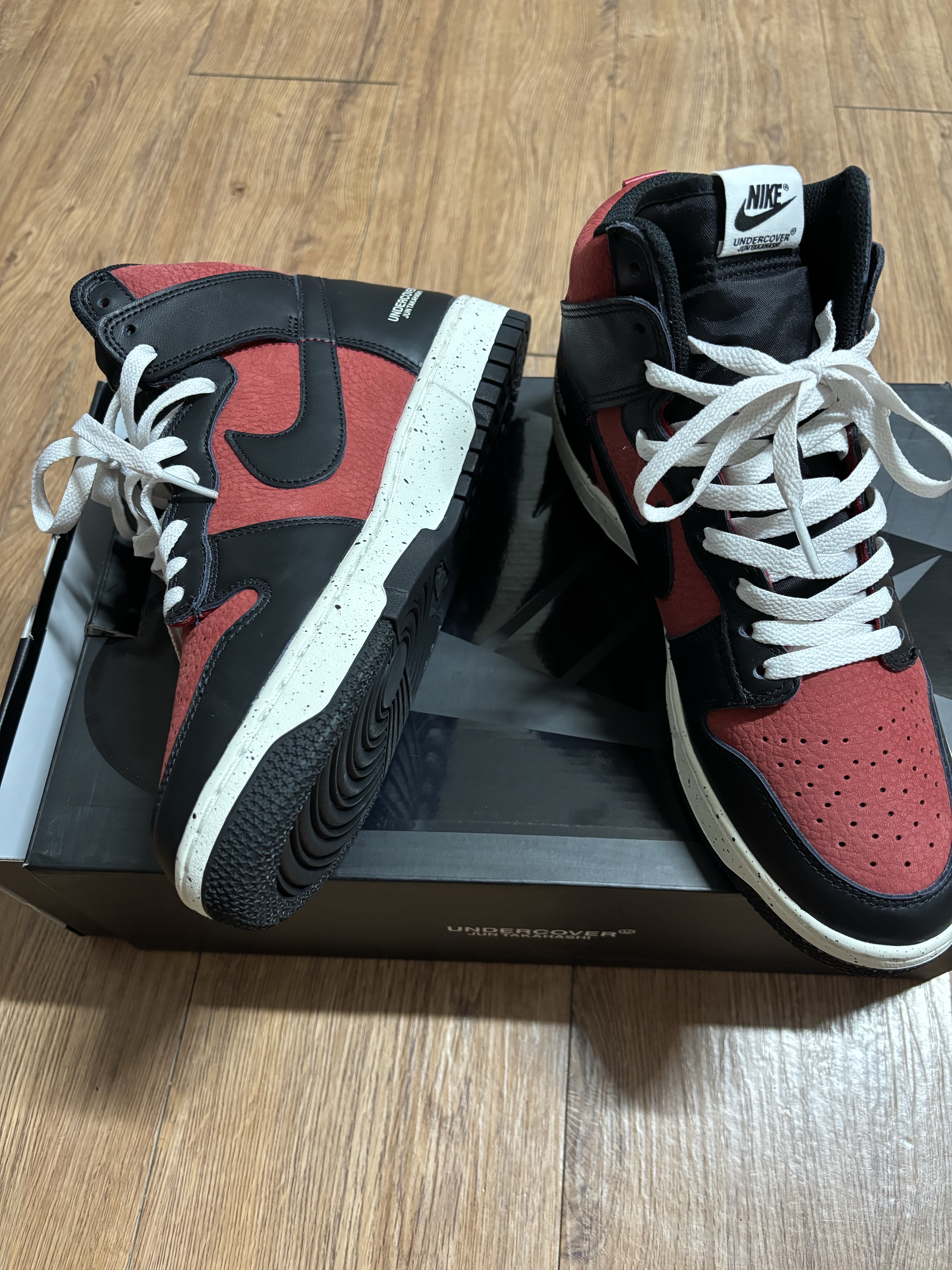 Nike x Undercover Dunk High 1985 Gym Red 착용 스타일