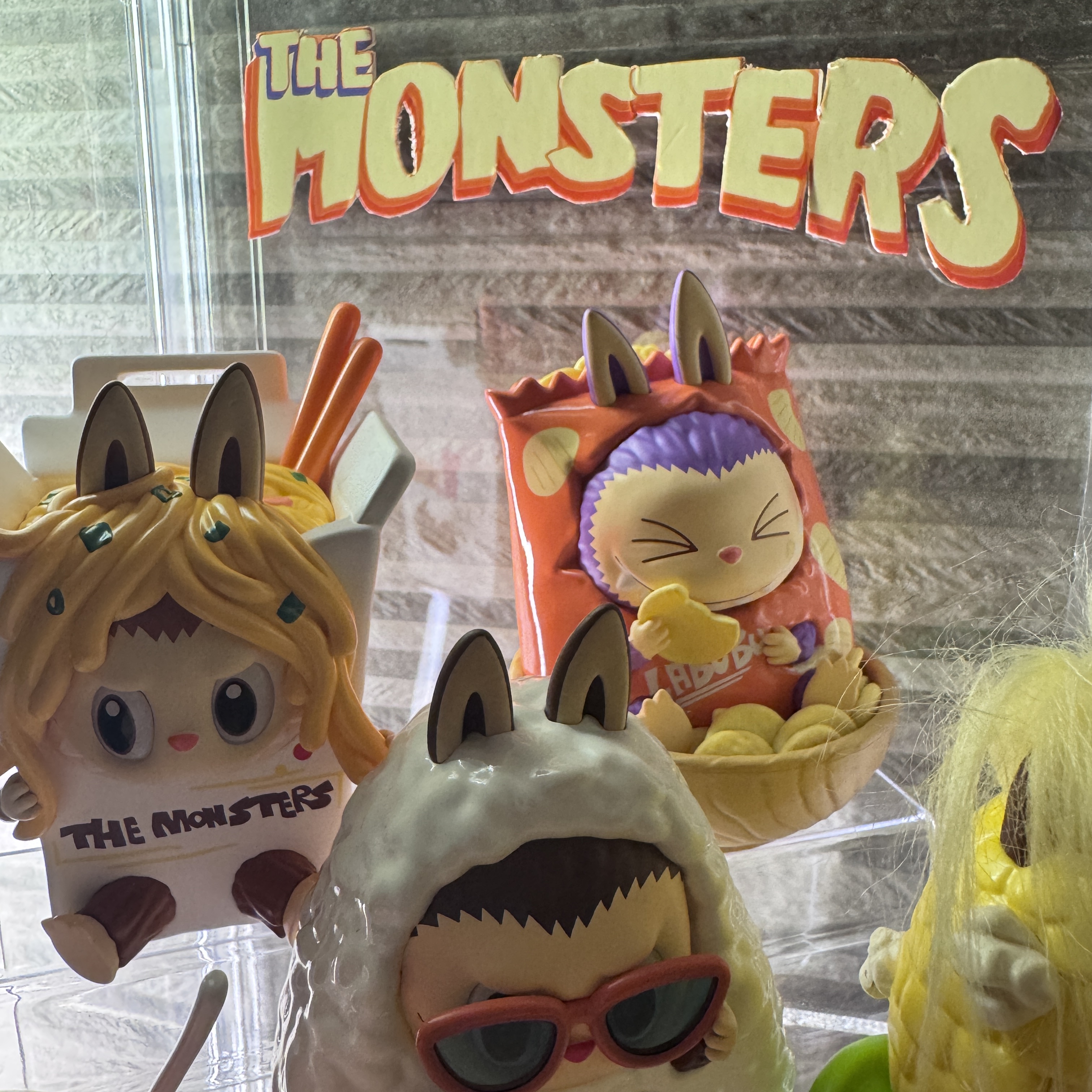 Pop Mart Labubu The Monsters Wacky Mart Series Figures Chips (Opened Case) 착용 스타일