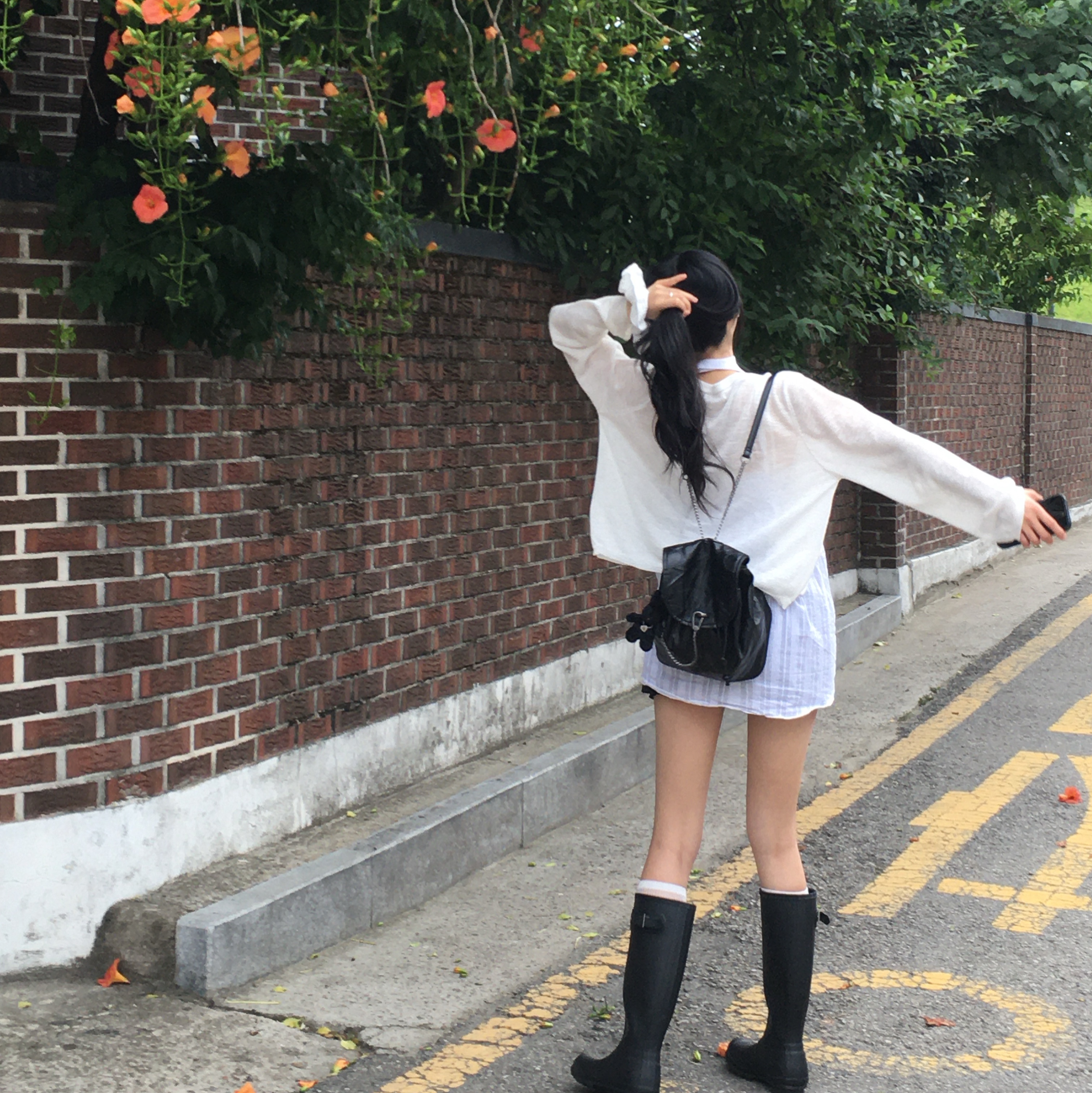 ACOC Pebble Wallet Black, (W) Hunter Original Tall Rain Boots Black 착용 스타일 - 2