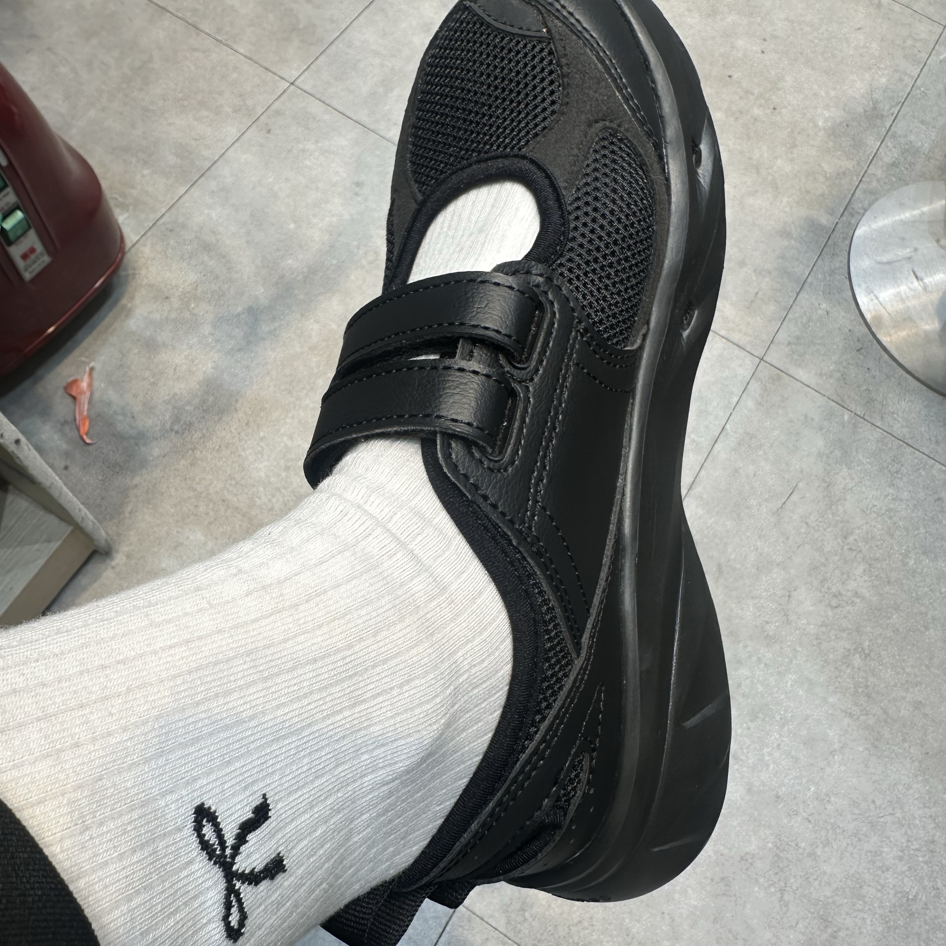 (W) New Balance Breeze SD2202 Triple Black 착용 스타일