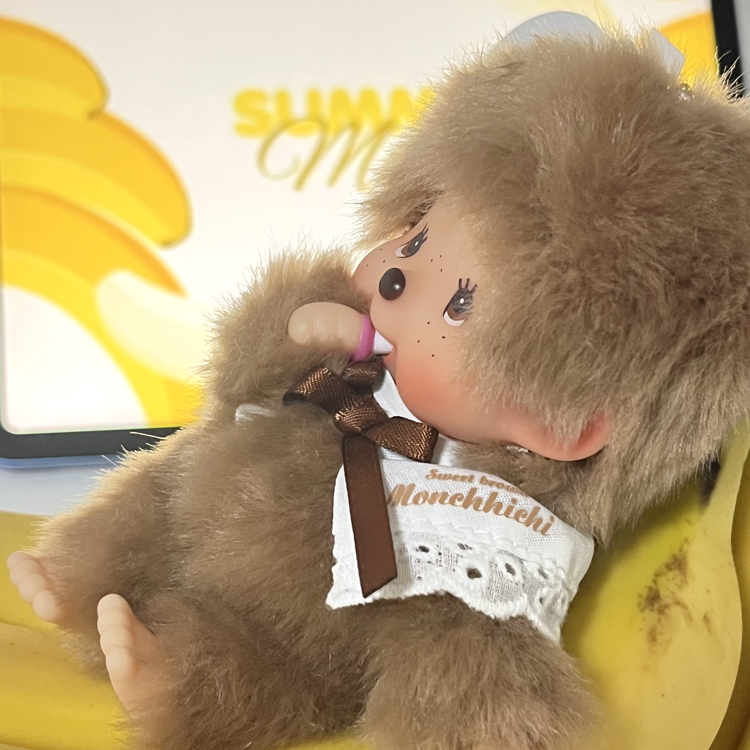 Monchhichi Sweet Key Chain Brown 착용 스타일 - 1