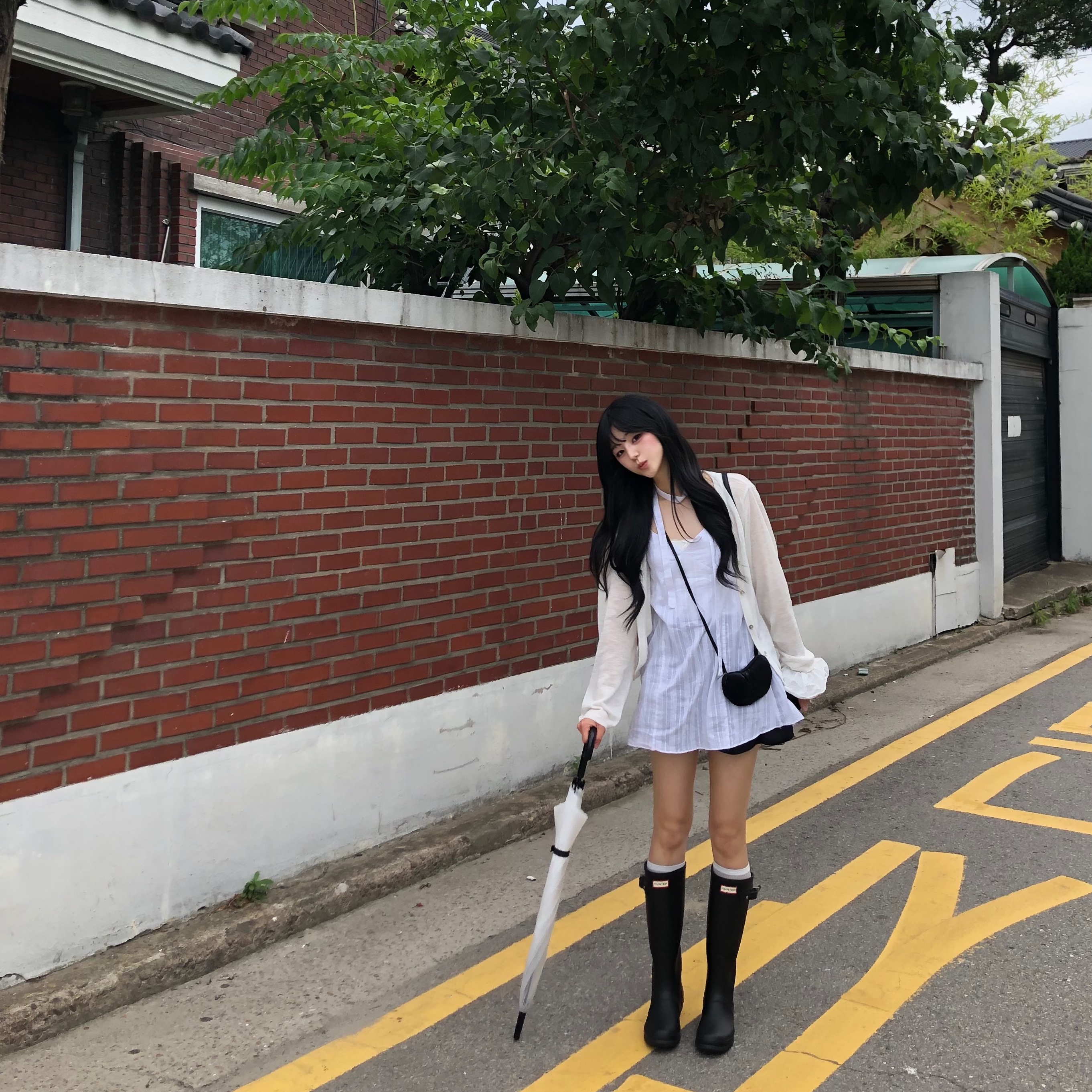 ACOC Pebble Wallet Black, (W) Hunter Original Tall Rain Boots Black 착용 스타일 - 3