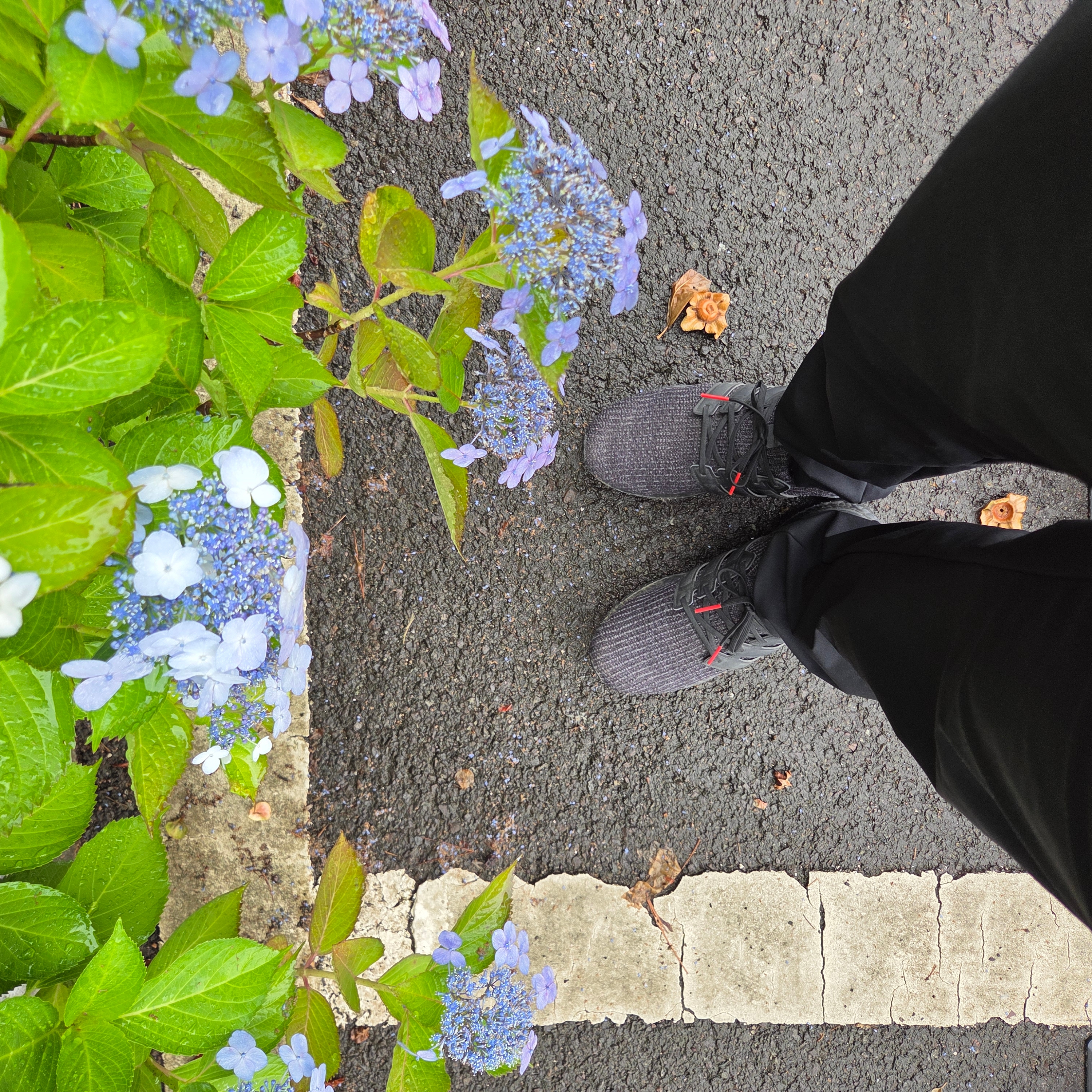 Adidas Ultraboost 4.0 Triple Black 착용 스타일