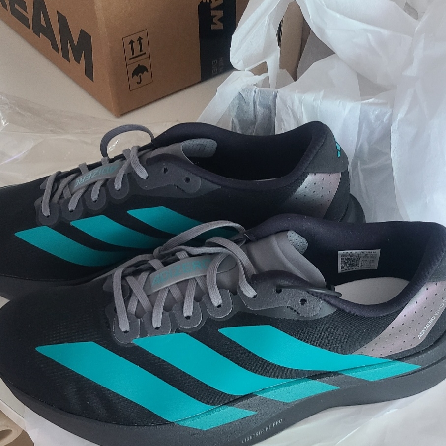 Adidas Adizero EVO SL  Core Black Pure Teal 착용 스타일
