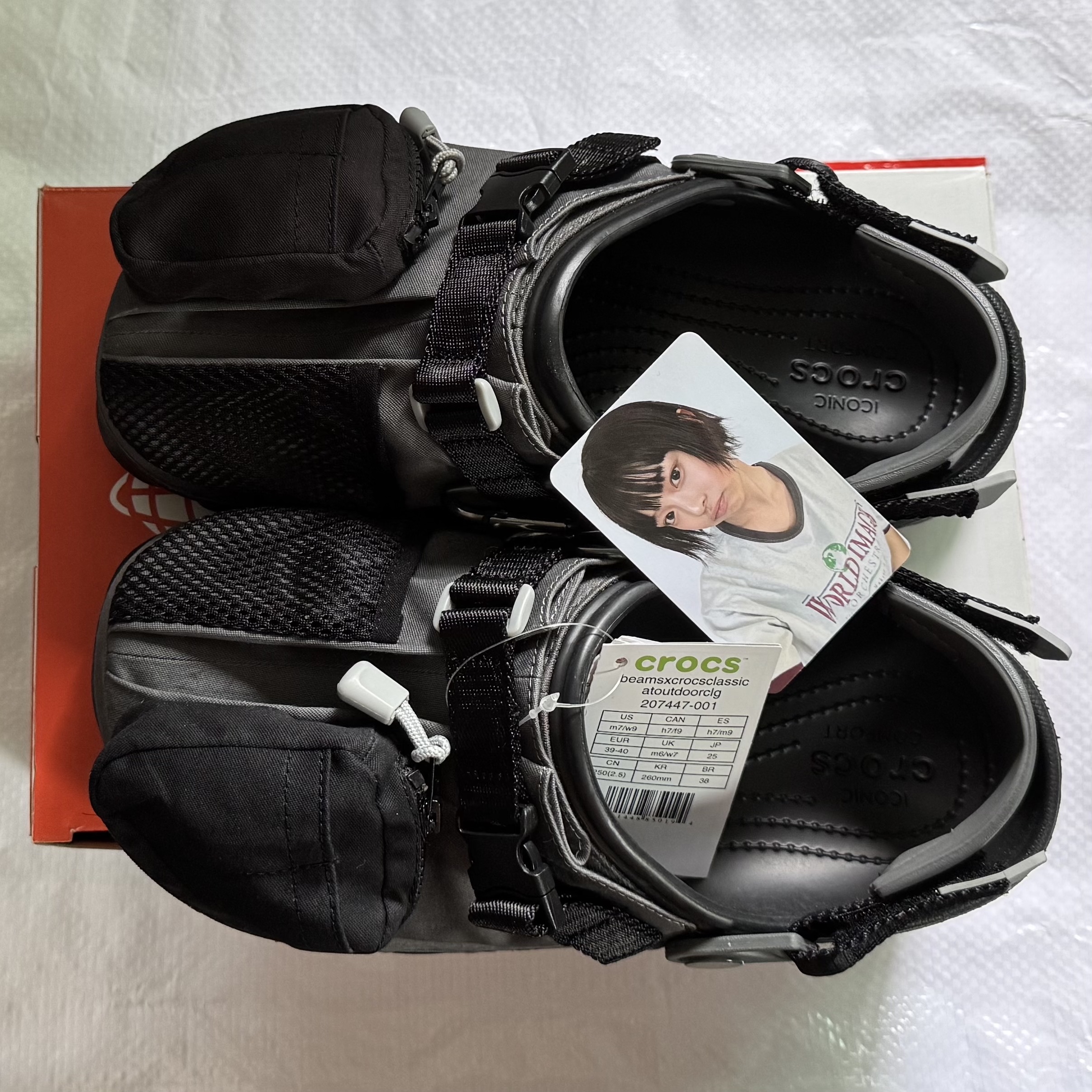 Crocs x Beams Classic All Terrain Mountain Parka Clog Grey 착용 스타일 - 1
