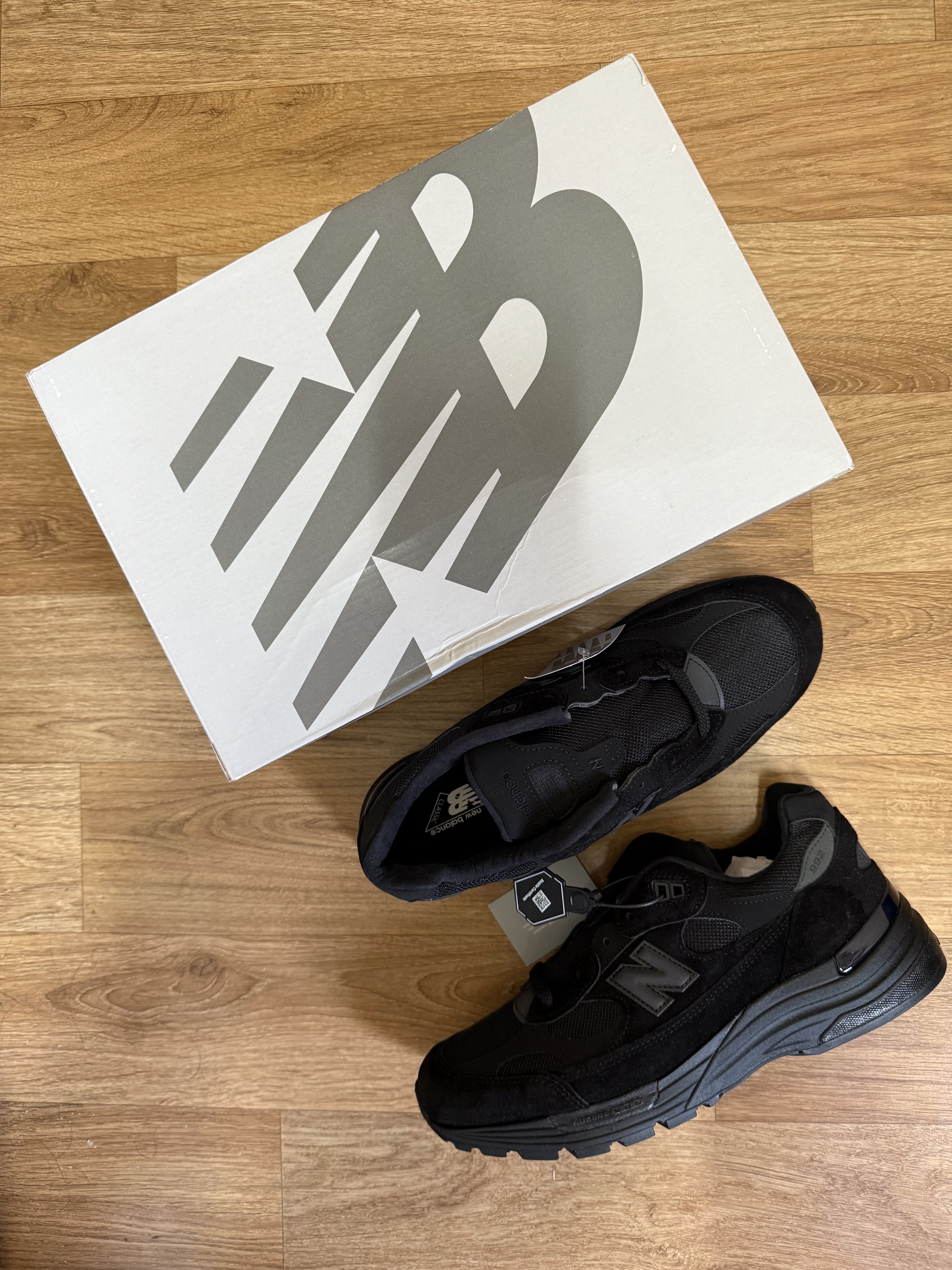 New Balance 992 Made in USA Core Black 착용 스타일 - 1