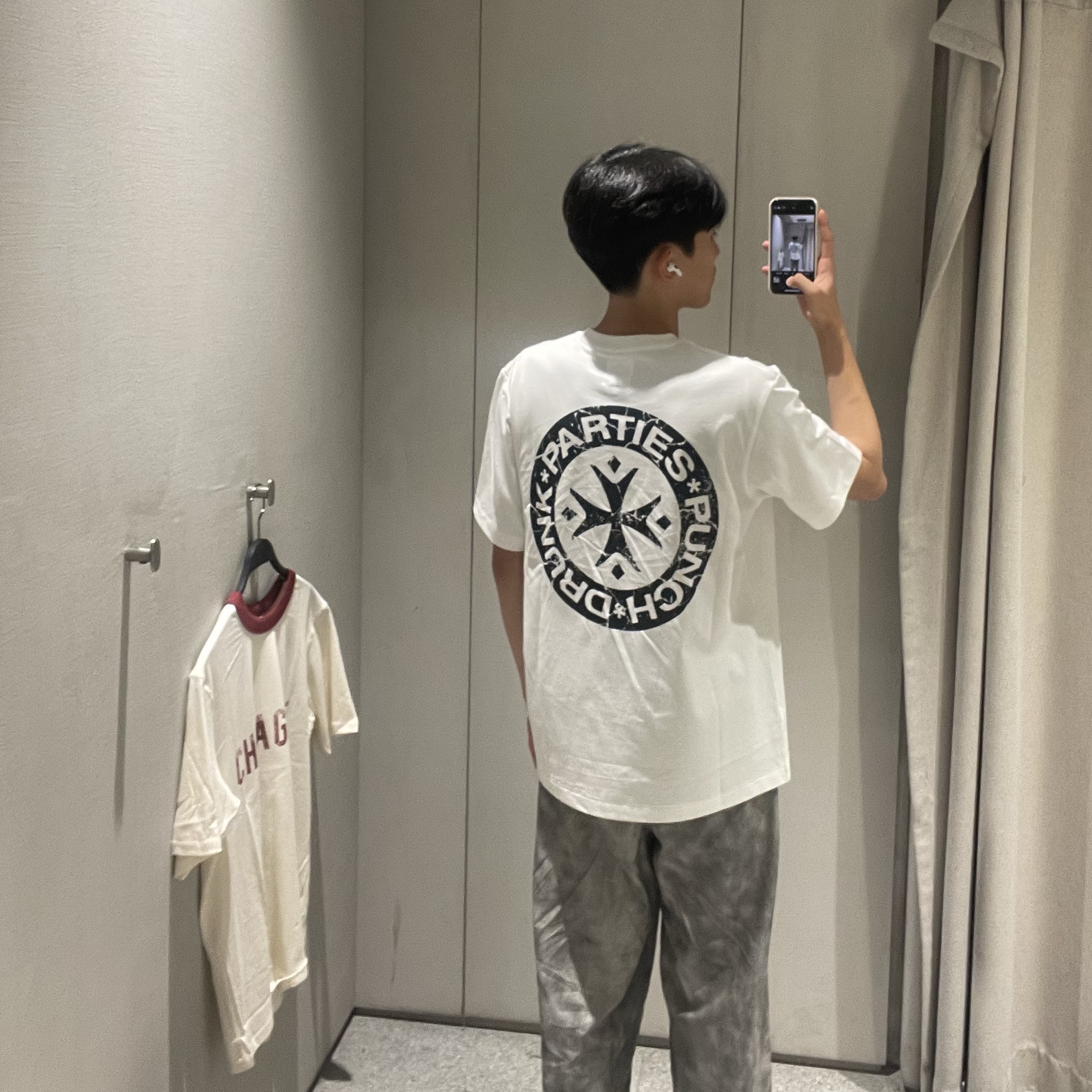 Punch Drunk Parties Hurt Logo Narrow Tee White 착용 스타일