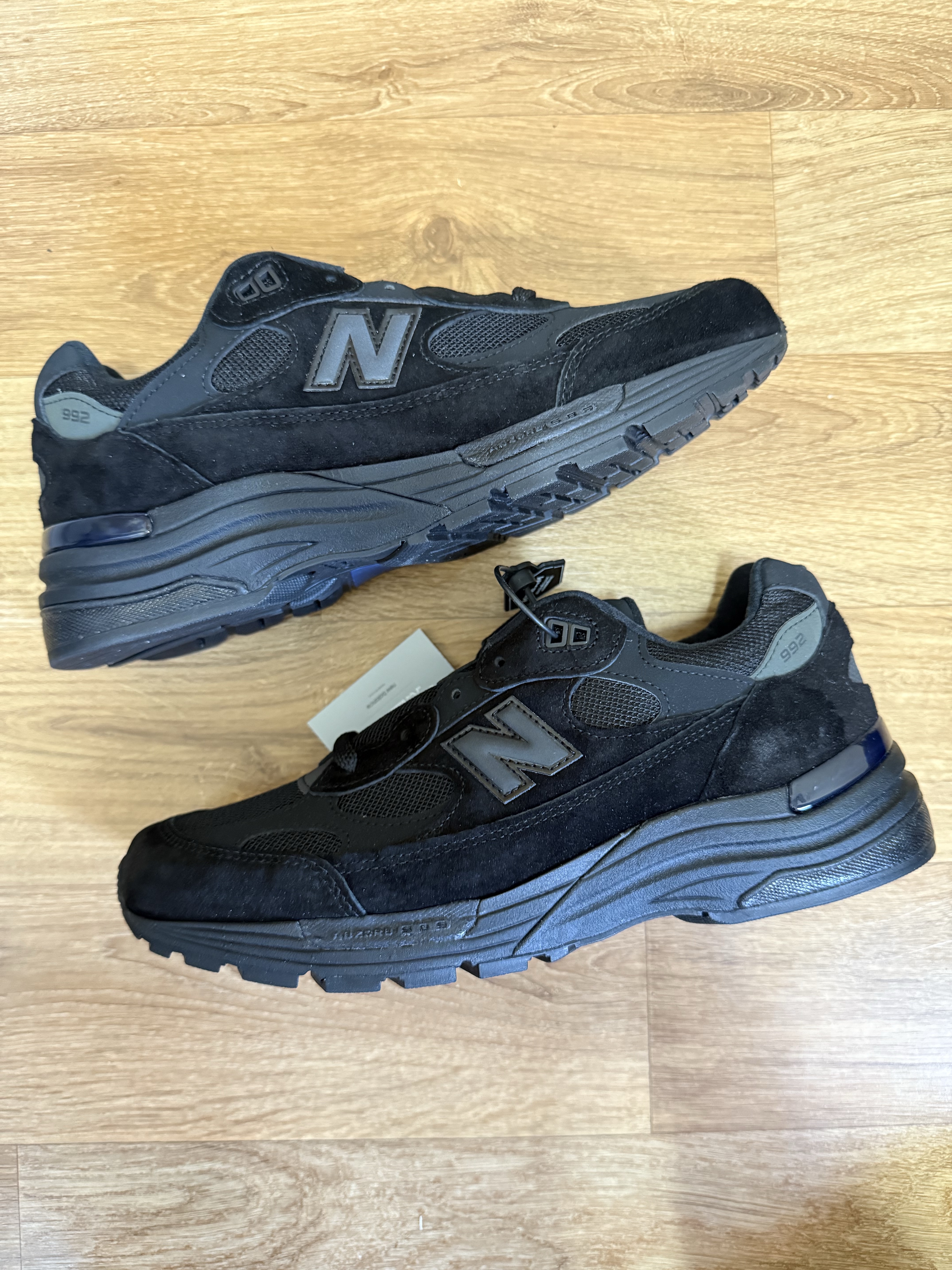 New Balance 992 Made in USA Core Black 착용 스타일 - 2