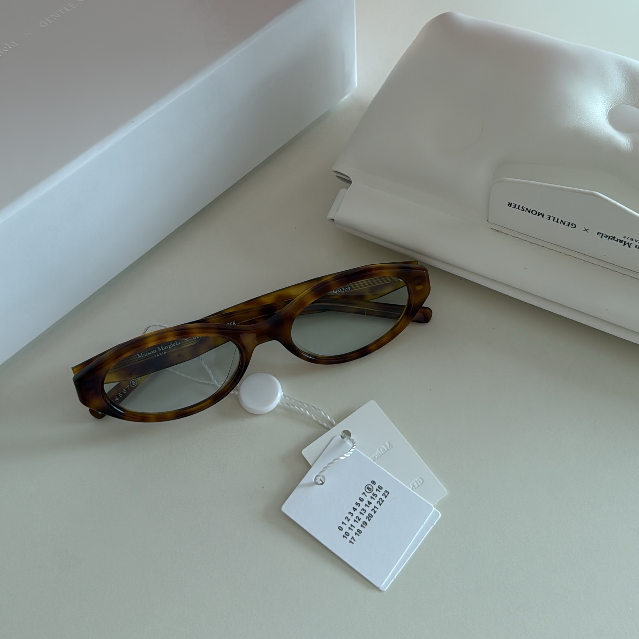 Gentle Monster x Maison Margiela MM209 Tortoise Green 착용 스타일