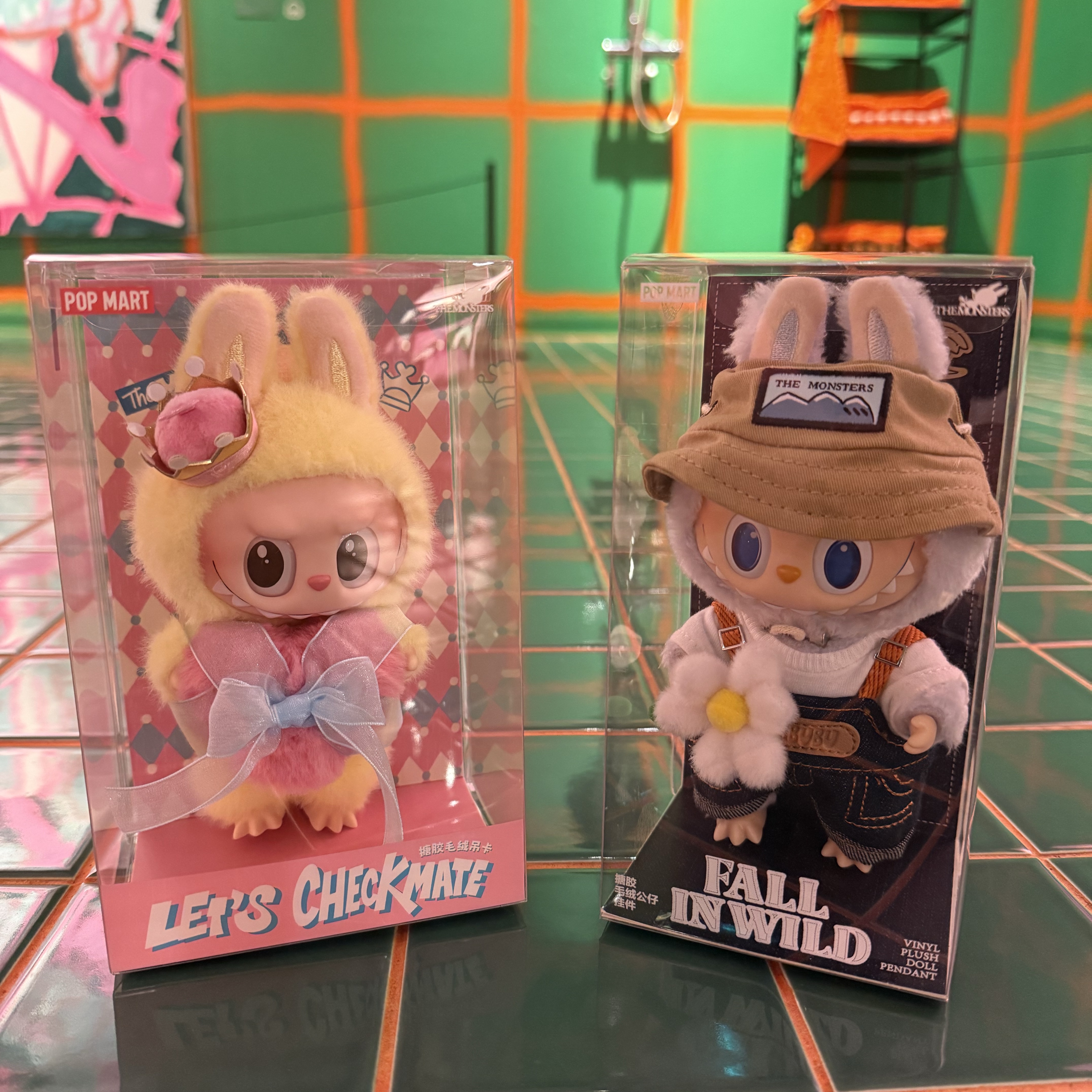 Pop Mart The Monsters Checkmate Series Plush Keyring 착용 스타일 - 2
