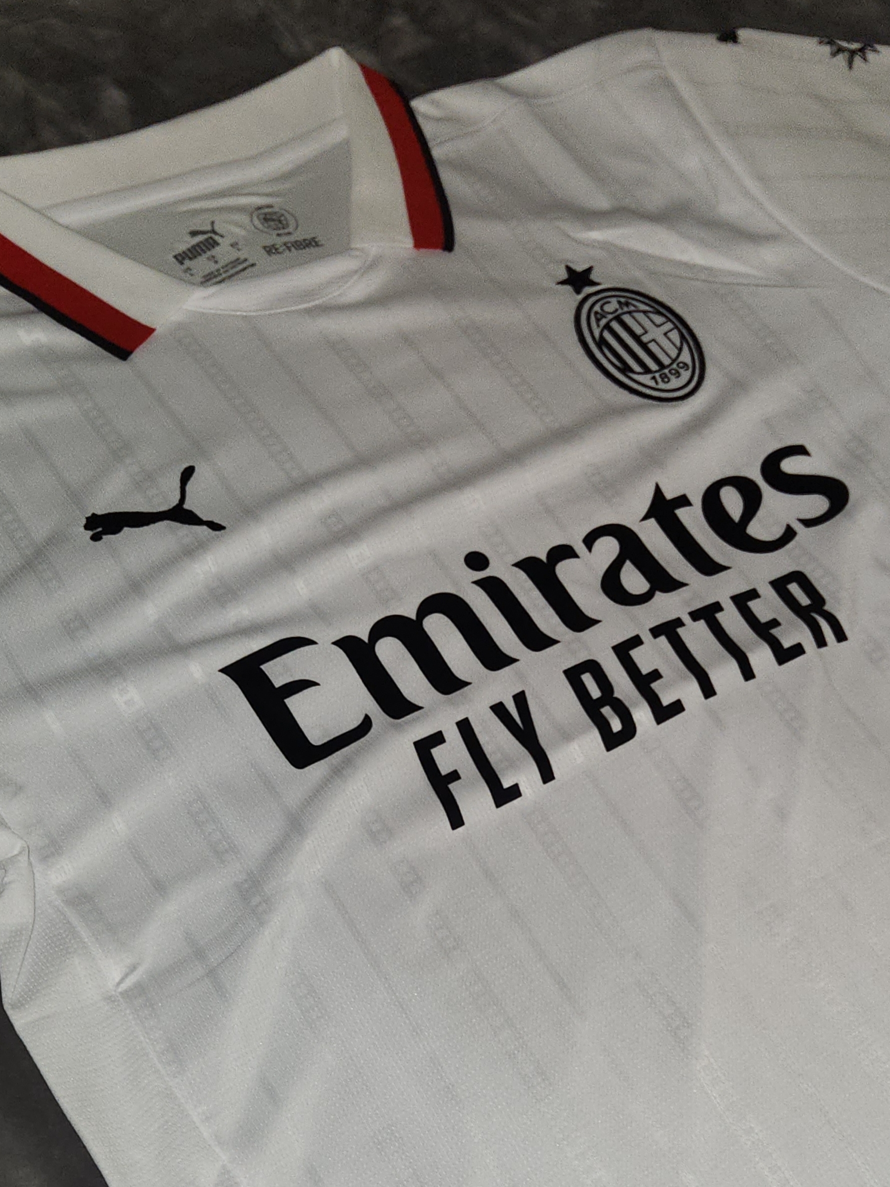 Puma AC Milan 2024/25 Away Jersey White (Non Marking Ver.), Adidas R71 Cardboard Brown 착용 스타일 - 1