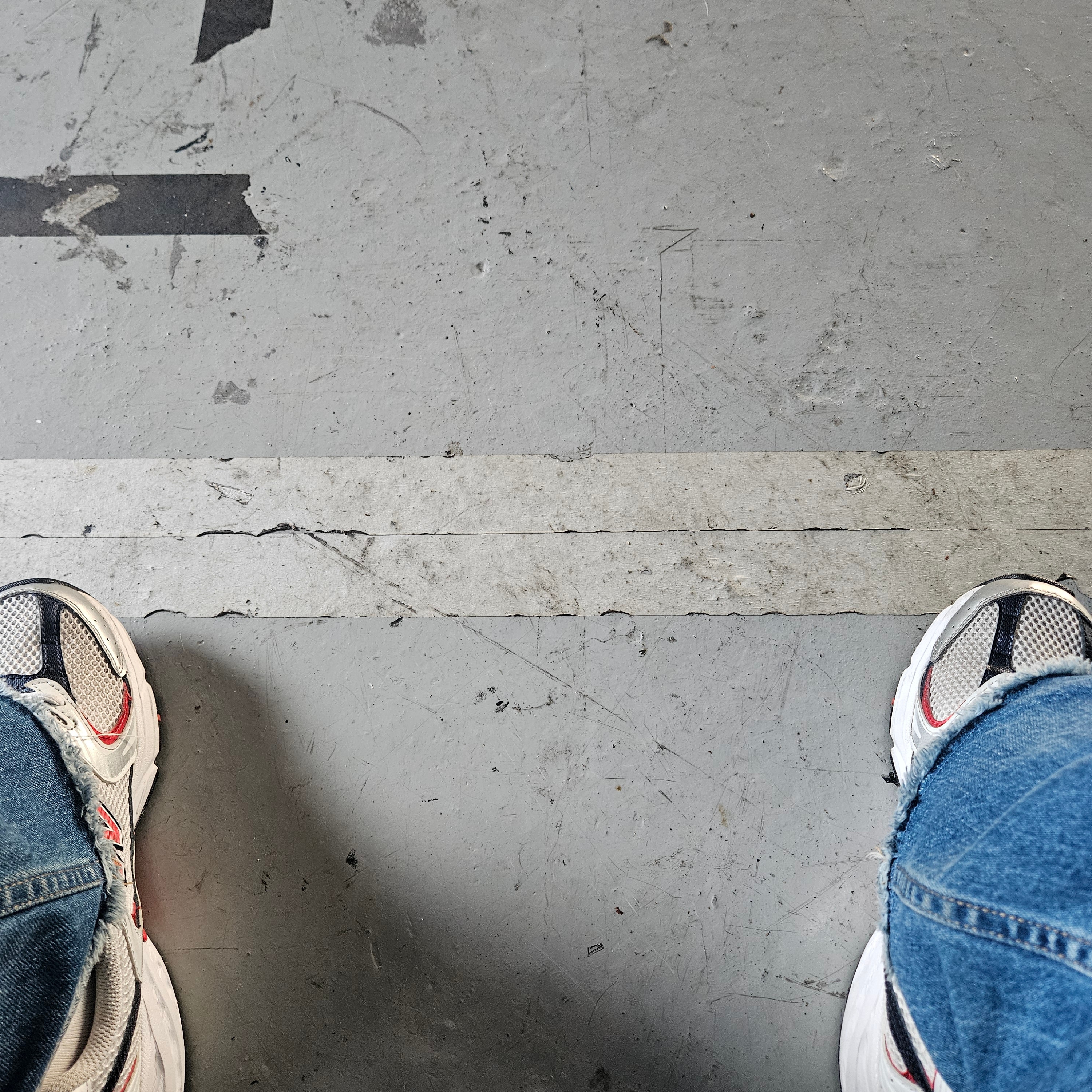 New Balance 530 White Velocity Red 착용 스타일