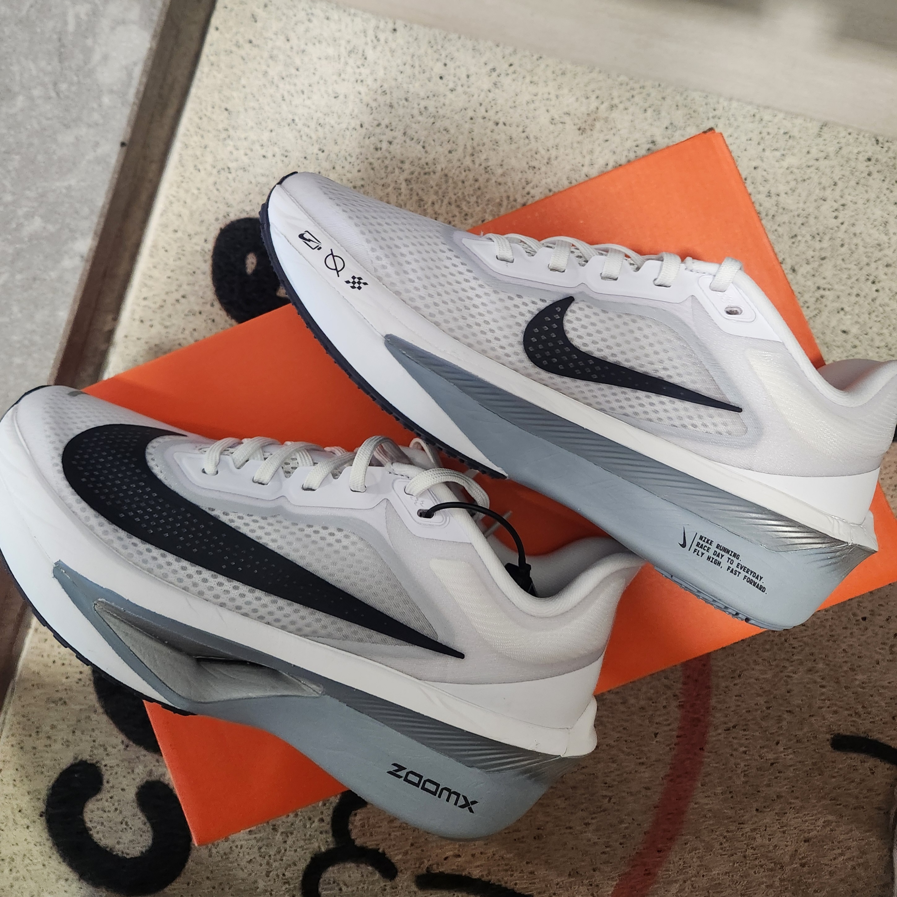 (W) Nike Zoom Fly 6 Road Racing White Pure Platinum 착용 스타일