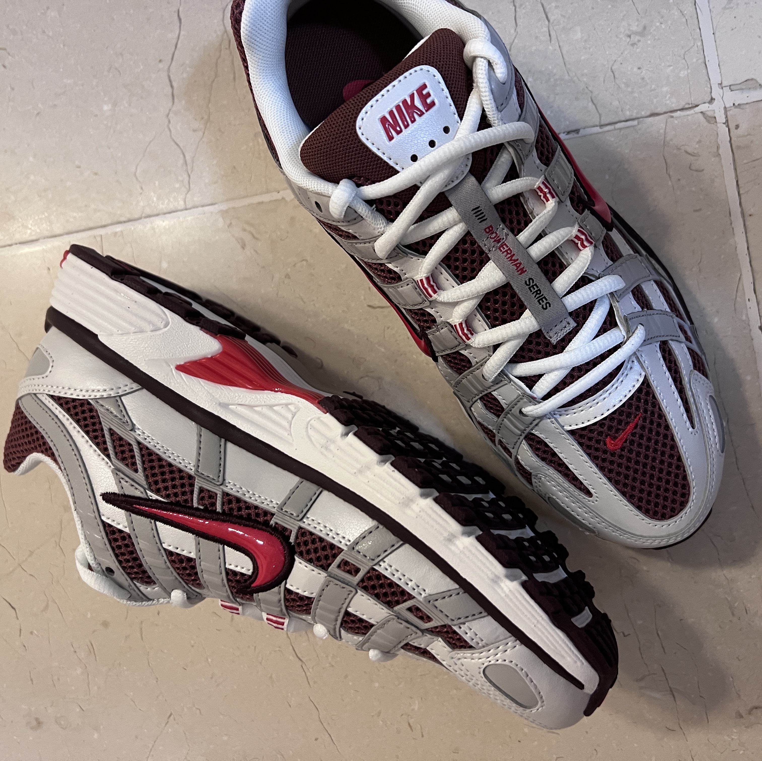 (W) Nike P-6000 Metallic Summit White Dark Pony 착용 스타일