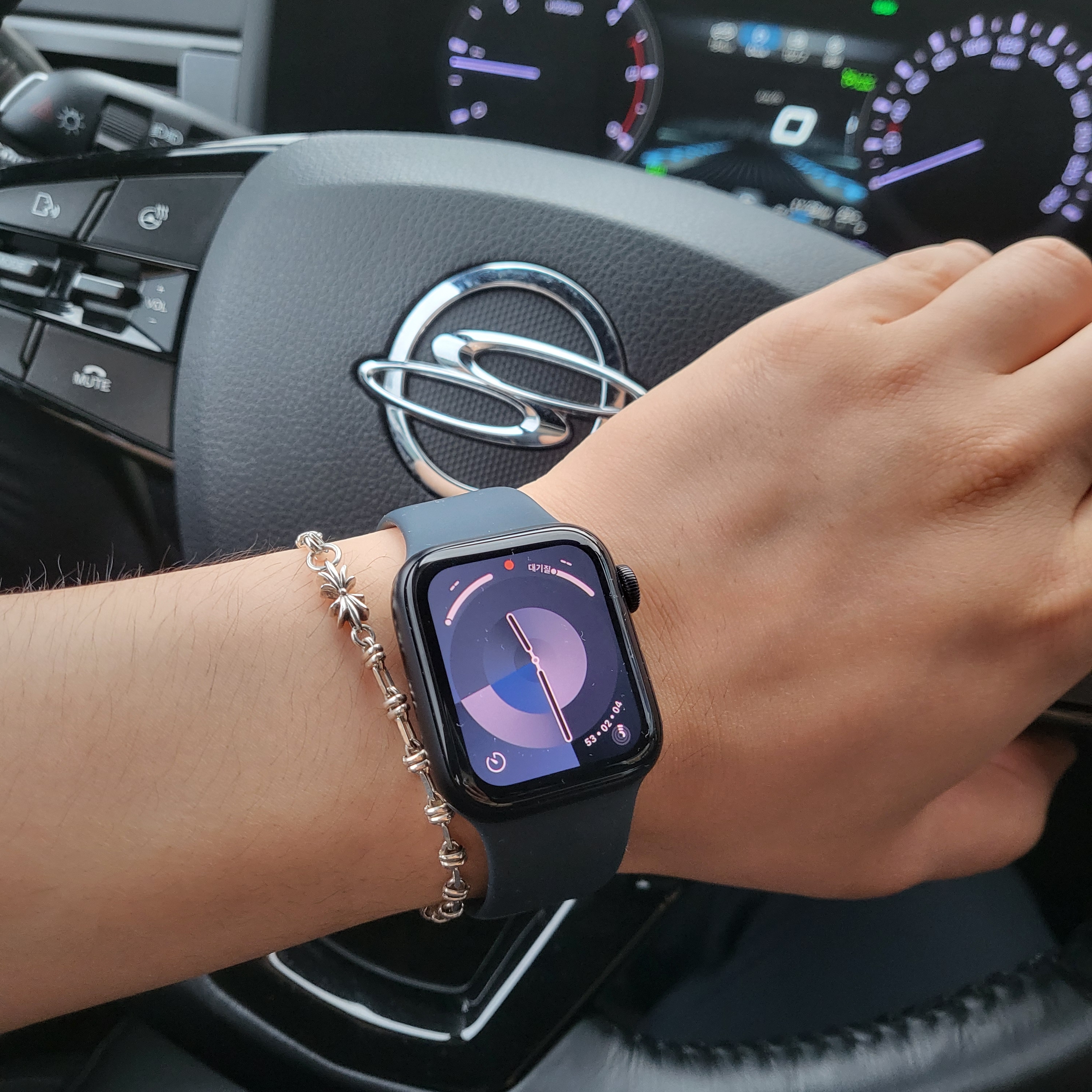 Scudo Garden Butter Roll Bracelet 착용 스타일 - 4