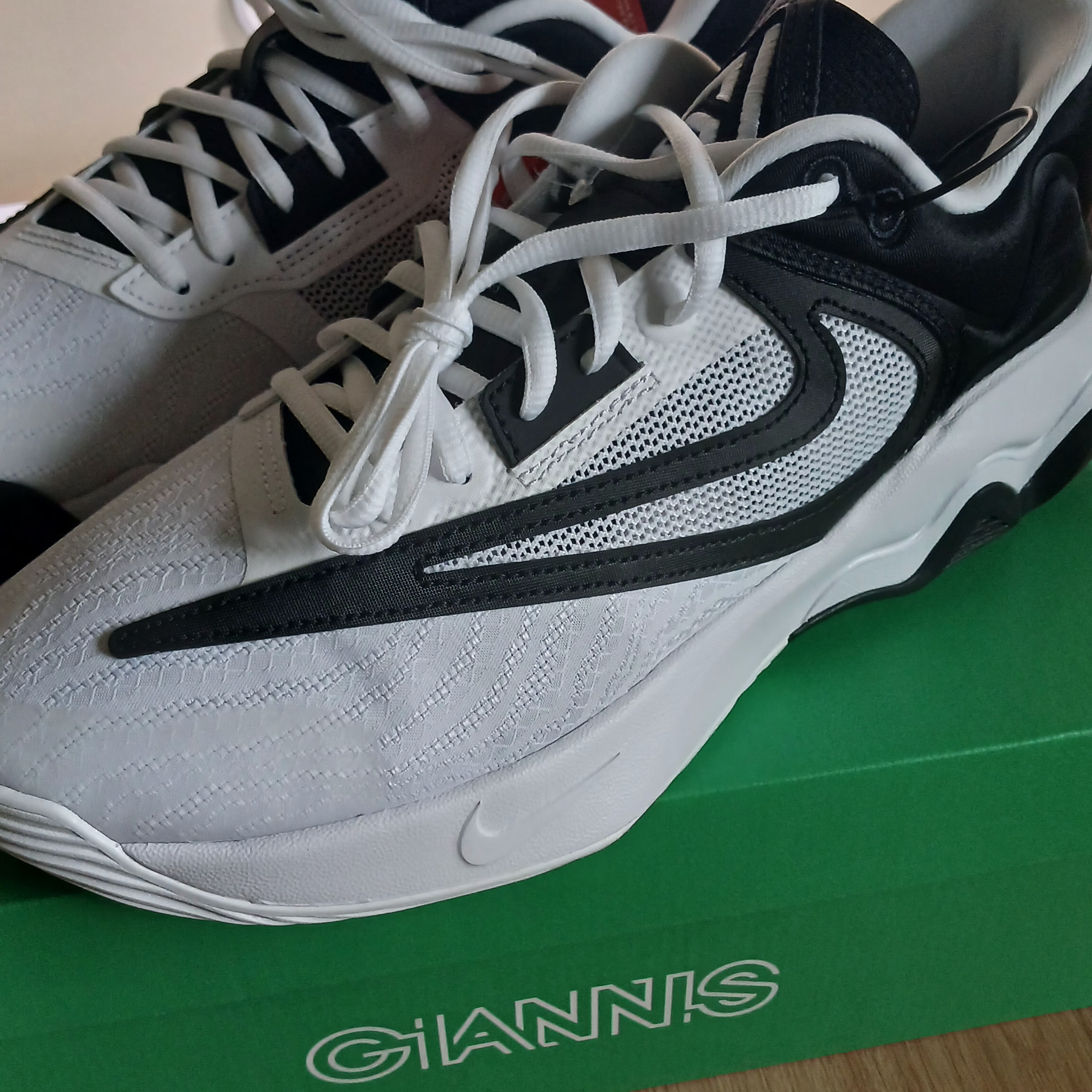 Nike Giannis Immortality 3 EP White Black 착용 스타일