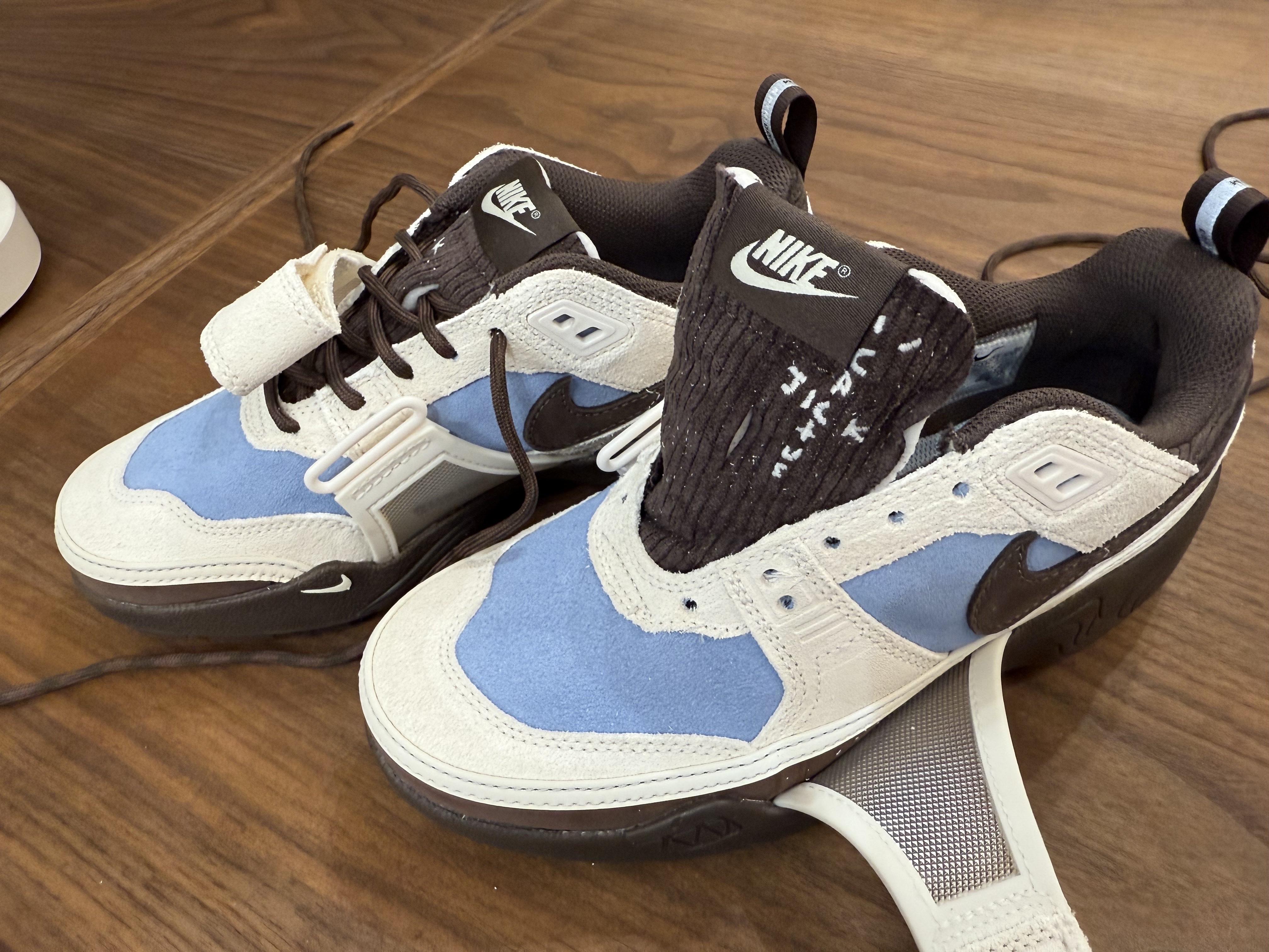 Nike x Travis Scott Zoom Field Jaxx Pale Ivory and Leche Blue 착용 스타일 - 5