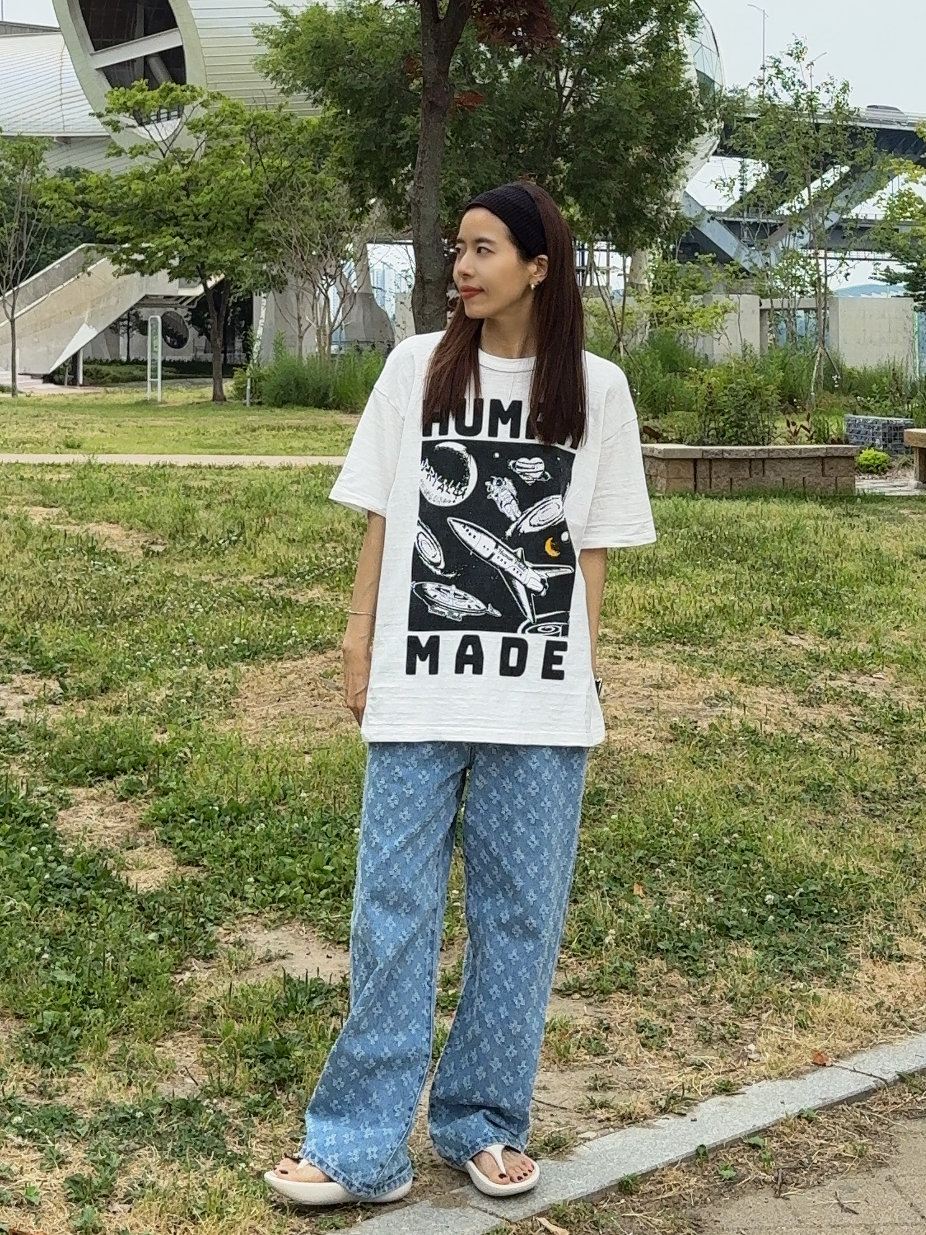 Human Made Graphic T-Shirt #14 White, Chanel J12 Watch 33mm Quartz Black 착용 스타일 - 3