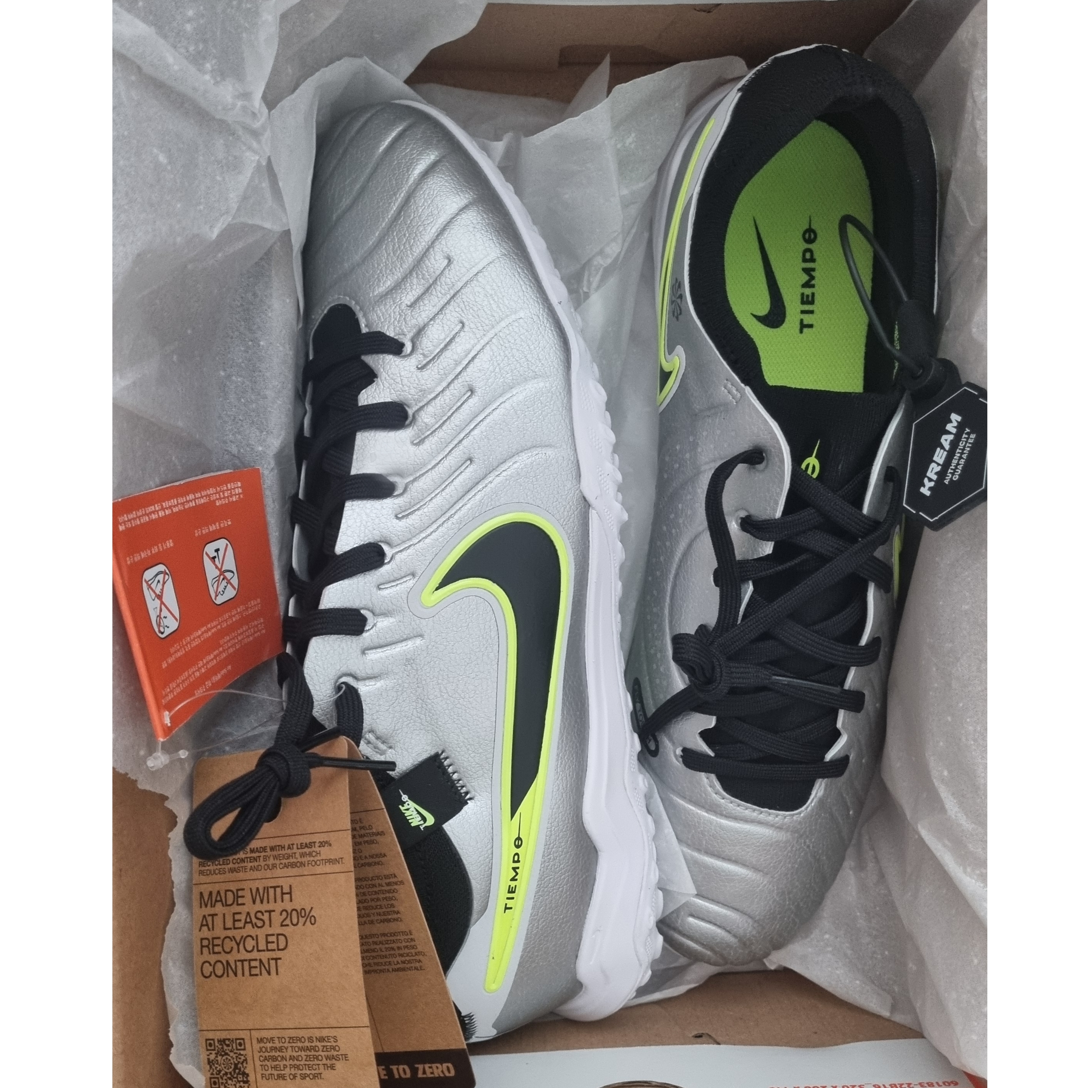 Nike Tiempo Legend 10 Pro TF Metallic Silver Volt 착용 스타일