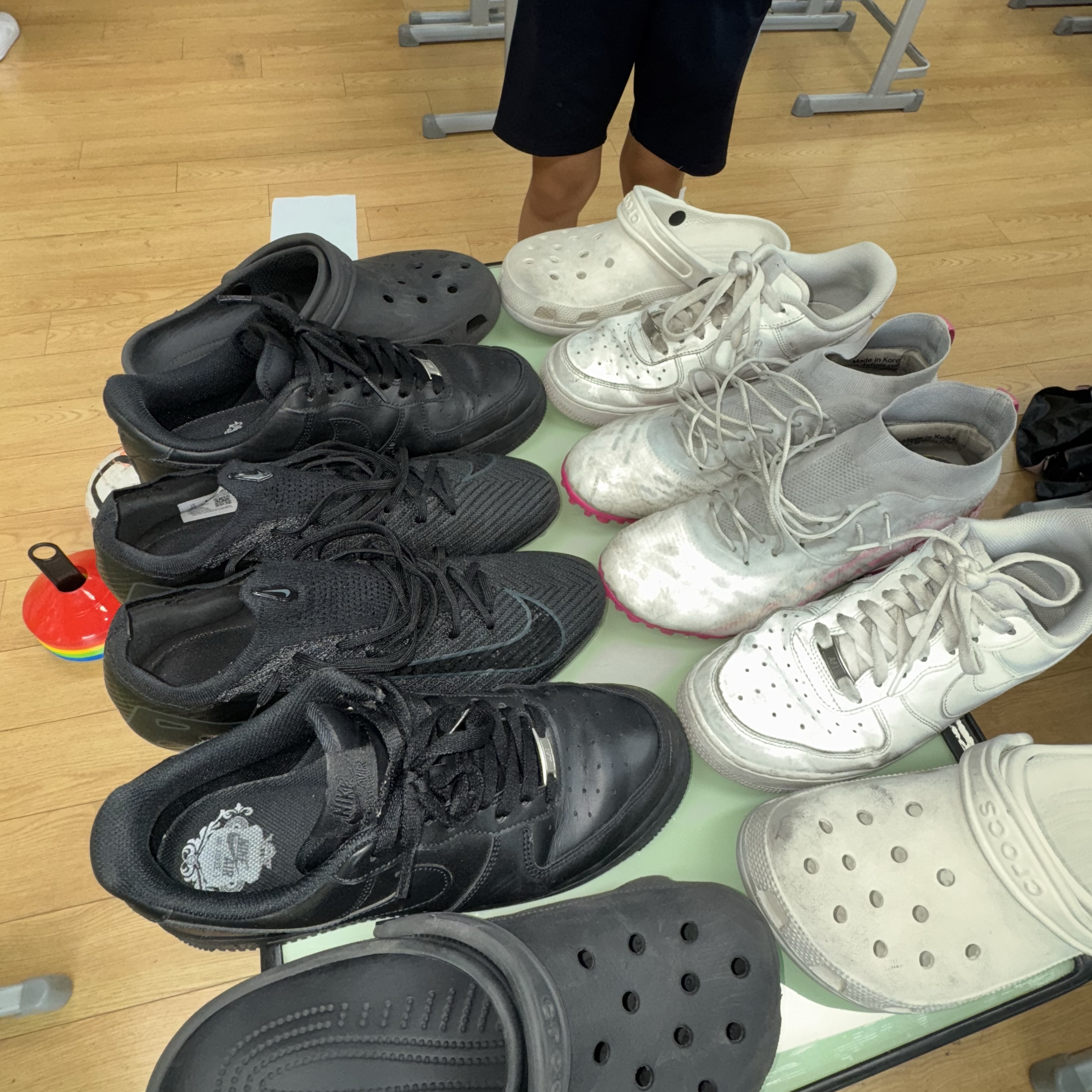Crocs Classic Clog Black, Nike Zoom Mercurial Vapor 16 Elite AG Pro Black Deep Jungle 착용 스타일