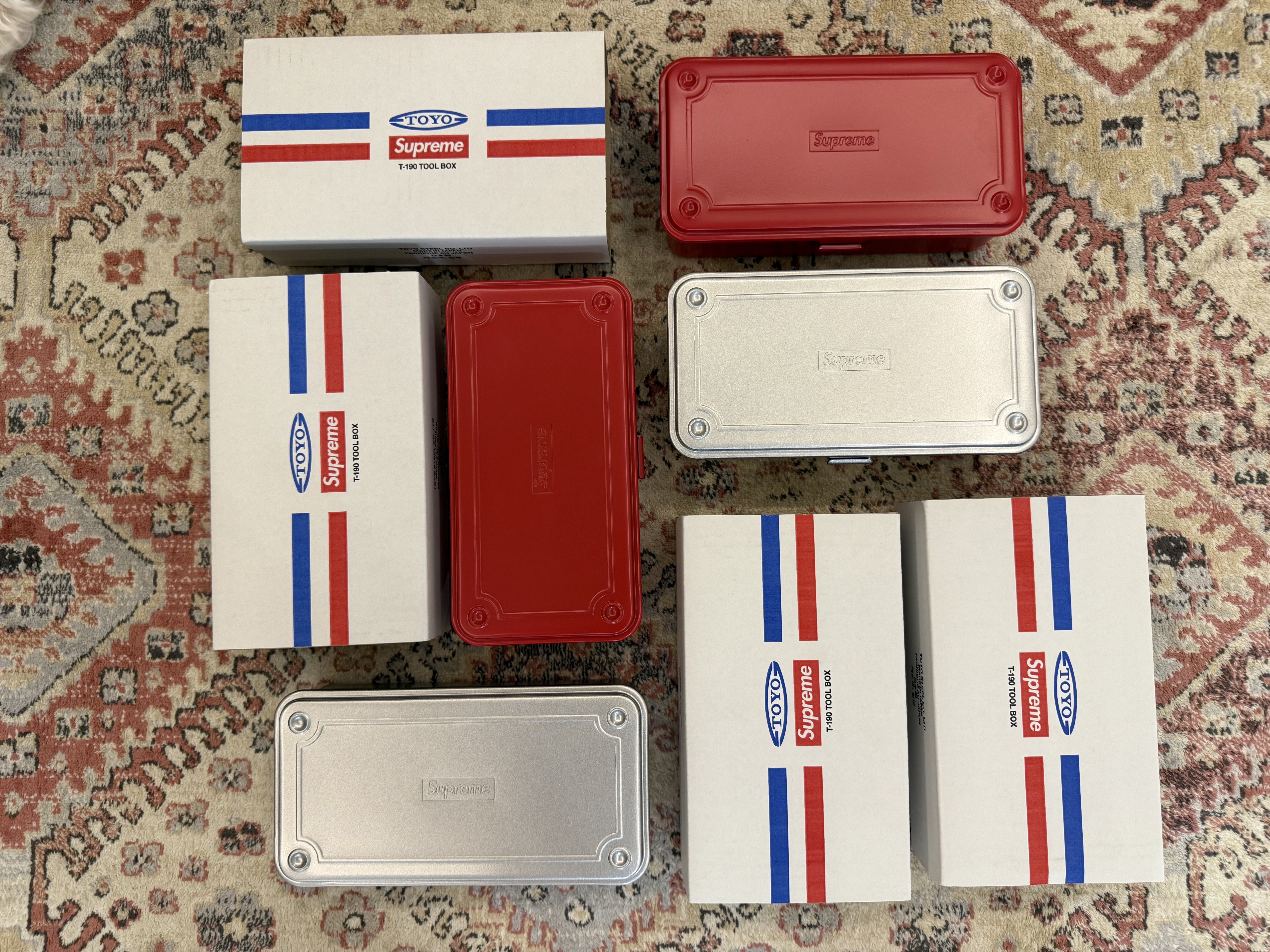 Supreme x Toyo Steel T-190 Mini Toolbox Red - 25SS, Supreme x Toyo Steel T-190 Mini Toolbox Silver - 25SS 착용 스타일 - 1