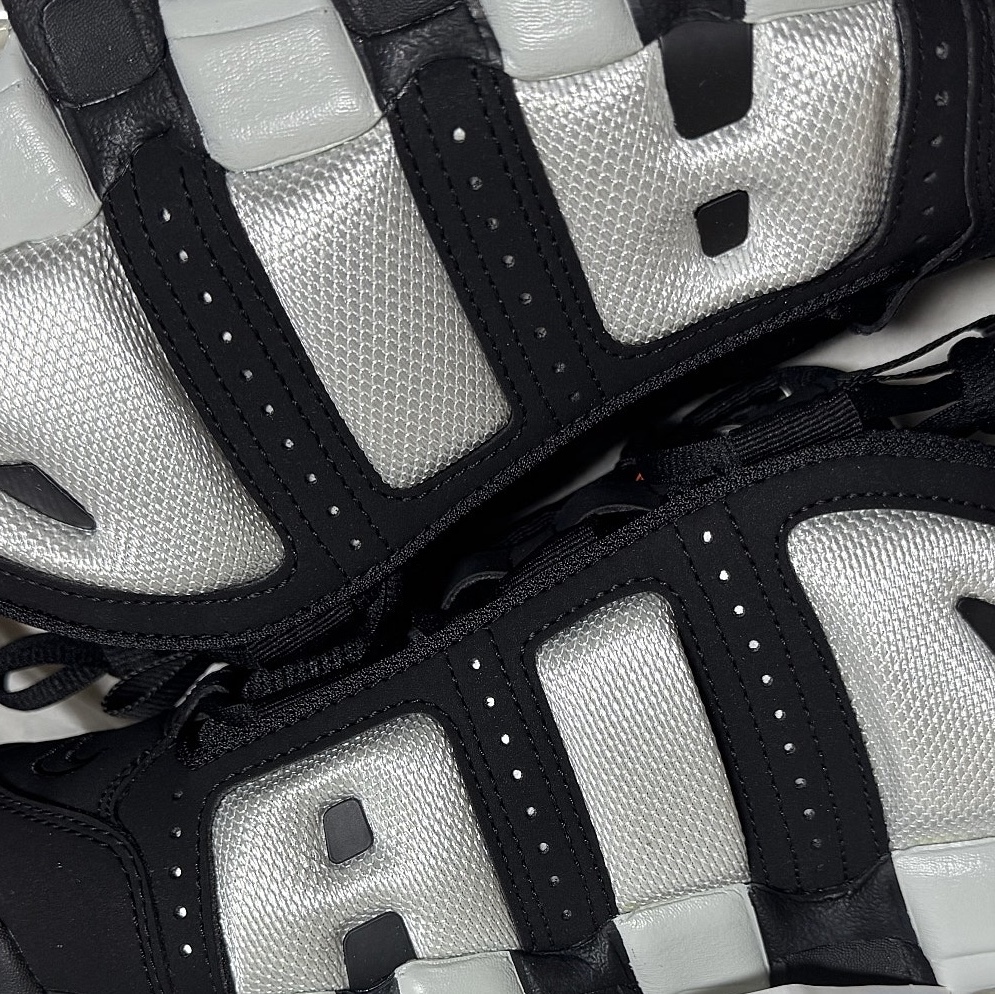 Nike Air More Uptempo Low Black Metallic Silver 착용 스타일