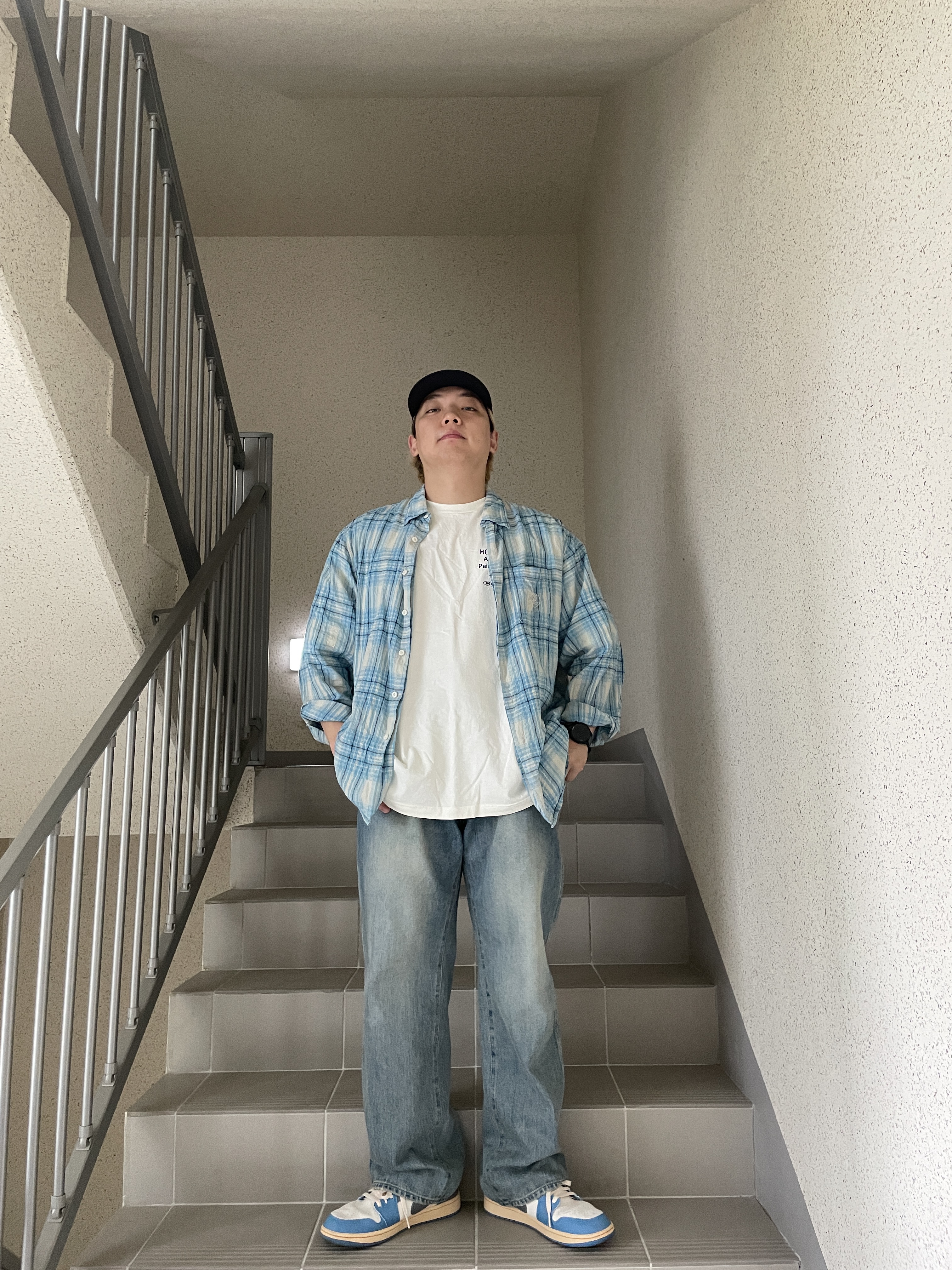 Jordan 1 Low SE Tokyo 96, Honor the Gift Inner City Auto Service SS Tee Bone 착용 스타일 - 6