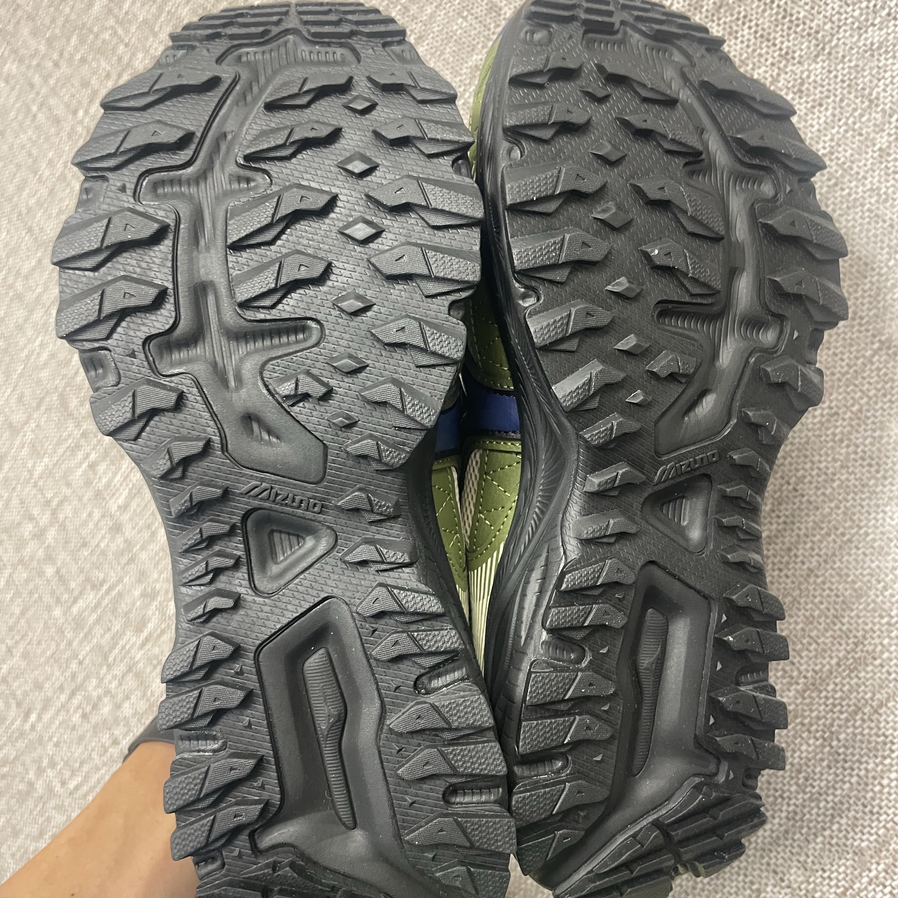 Mizuno Racer Trail SE Khaki 착용 스타일 - 3