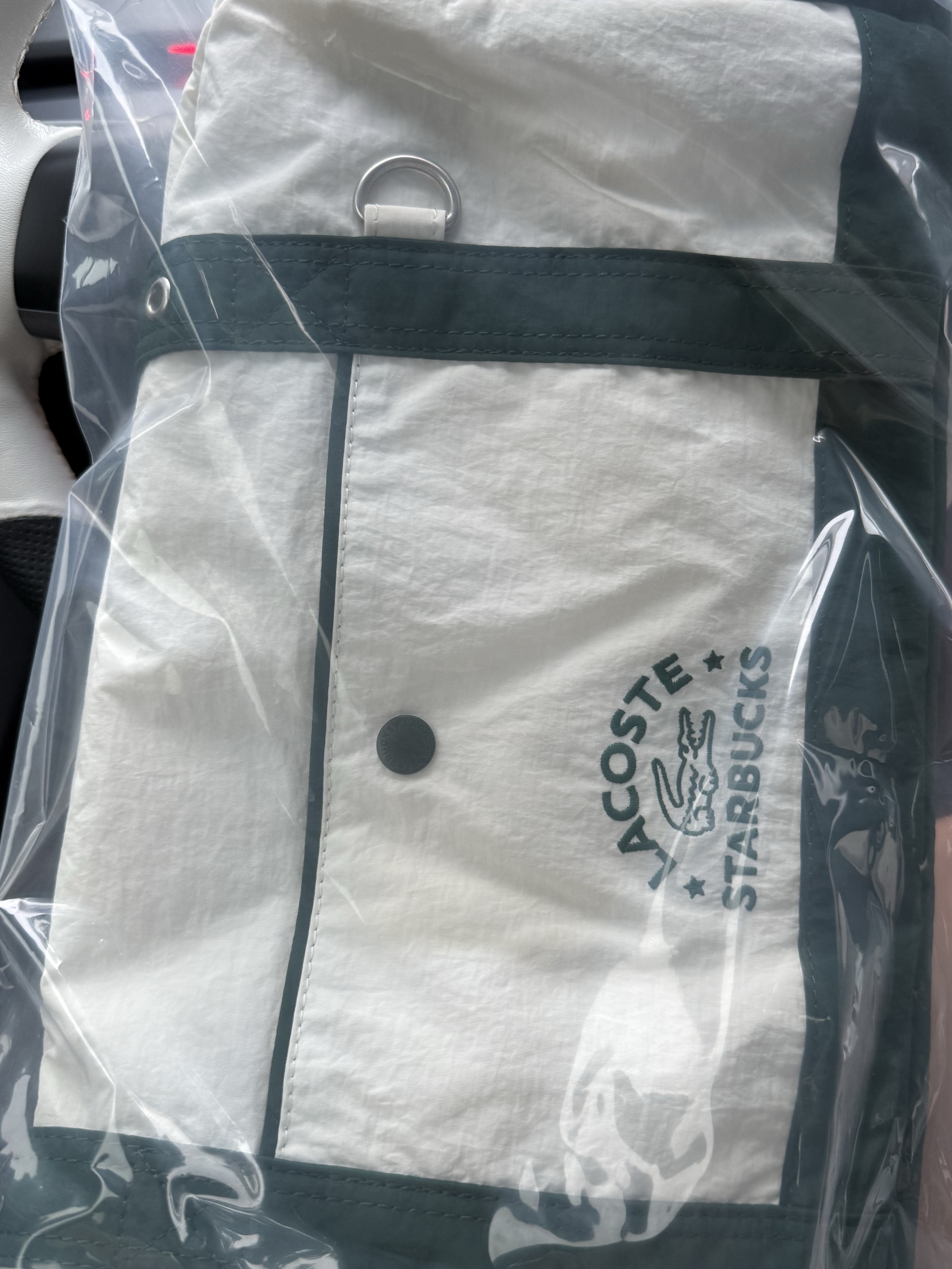 Starbucks x Lacoste Multiple Bag Green 착용 스타일