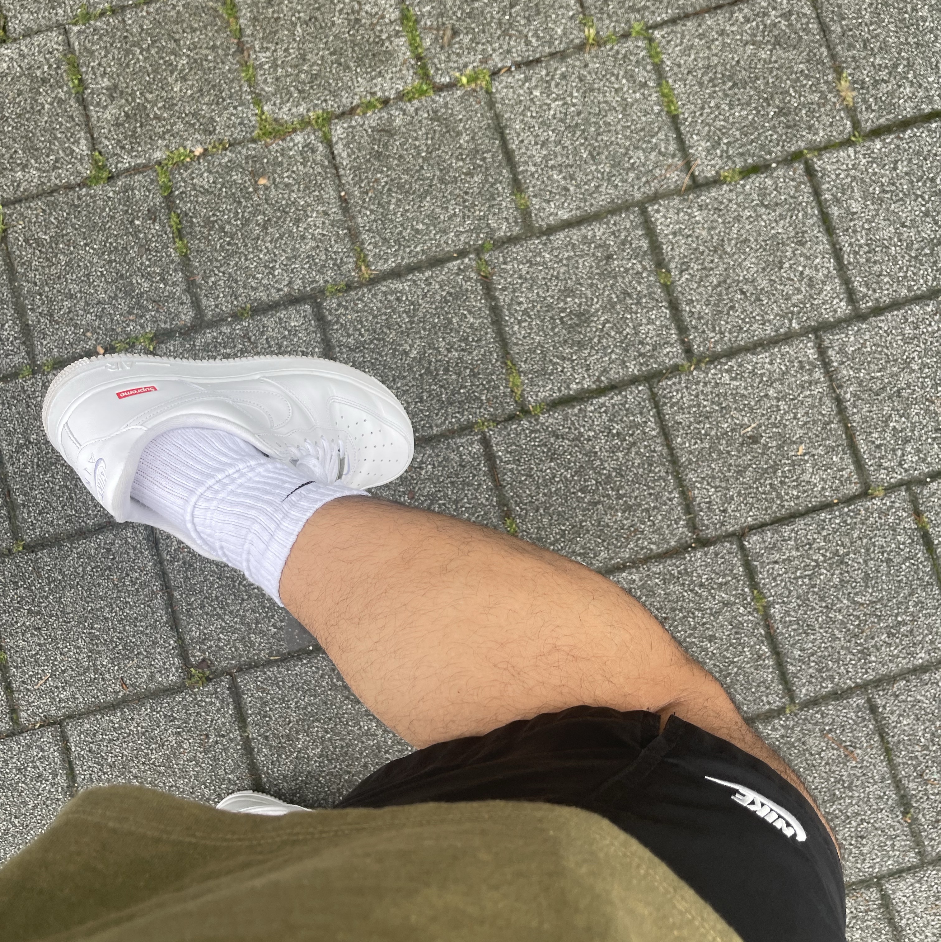Nike x Supreme Air Force 1 Low White 착용 스타일
