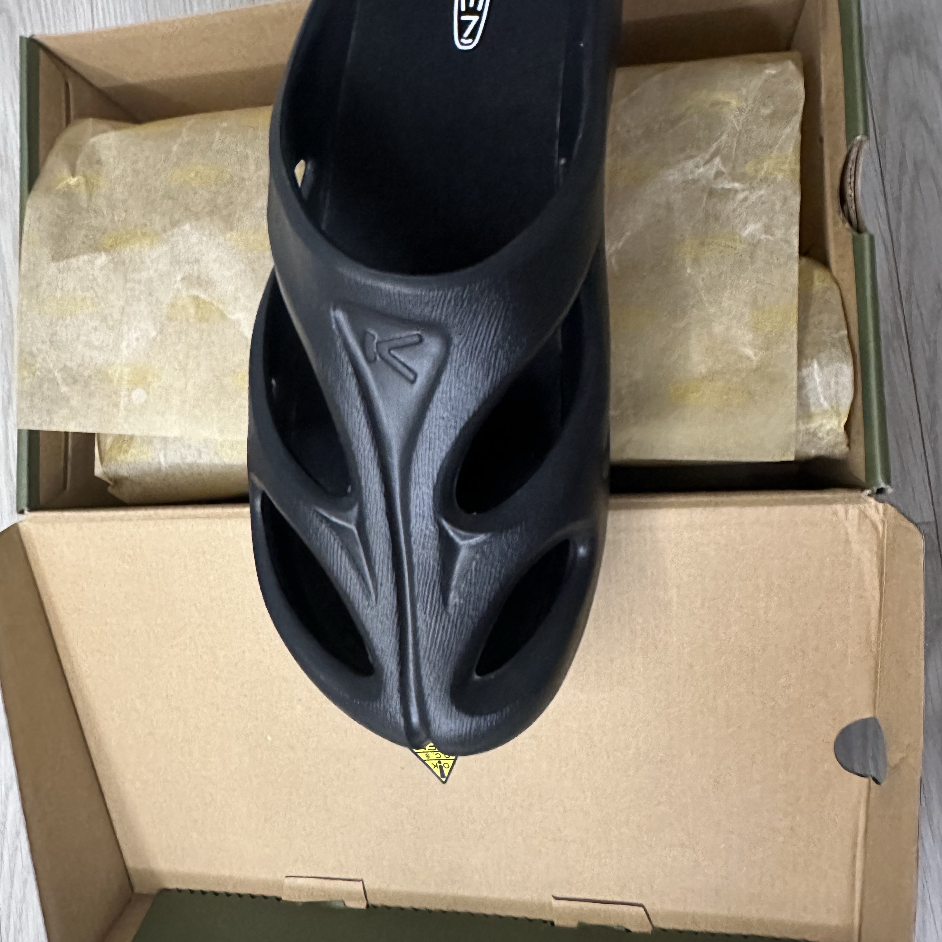 Keen Shanti Men Clog Black/Dawn Blue 착용 스타일