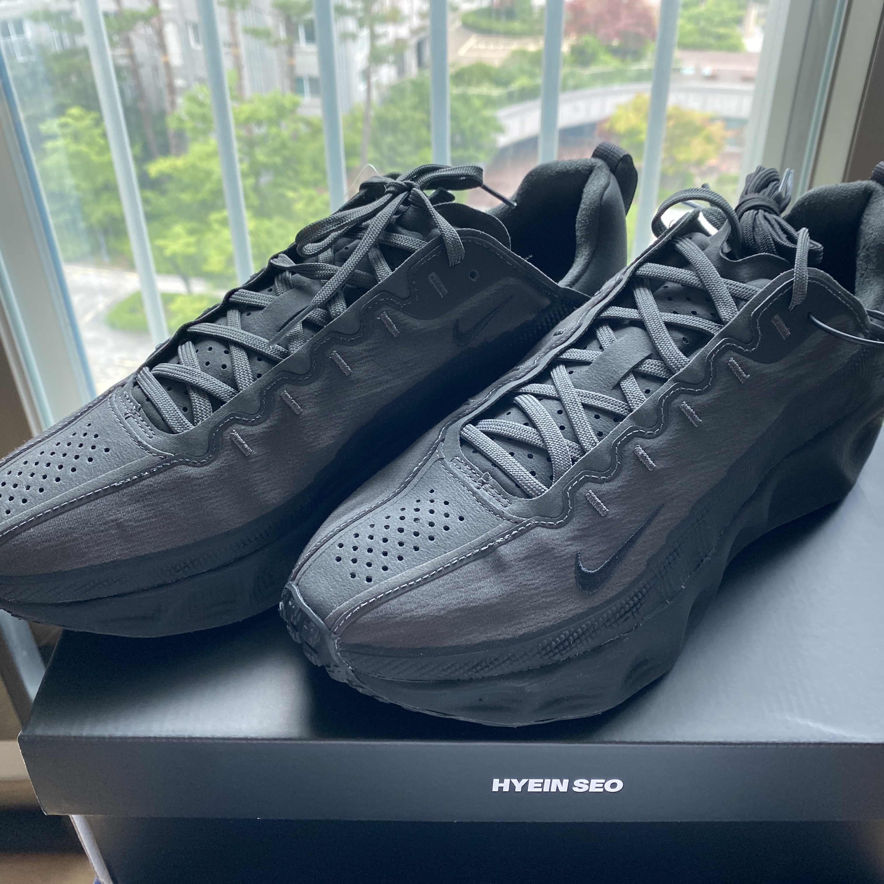 Nike x Hyein Seo Ava Rover Black 착용 스타일