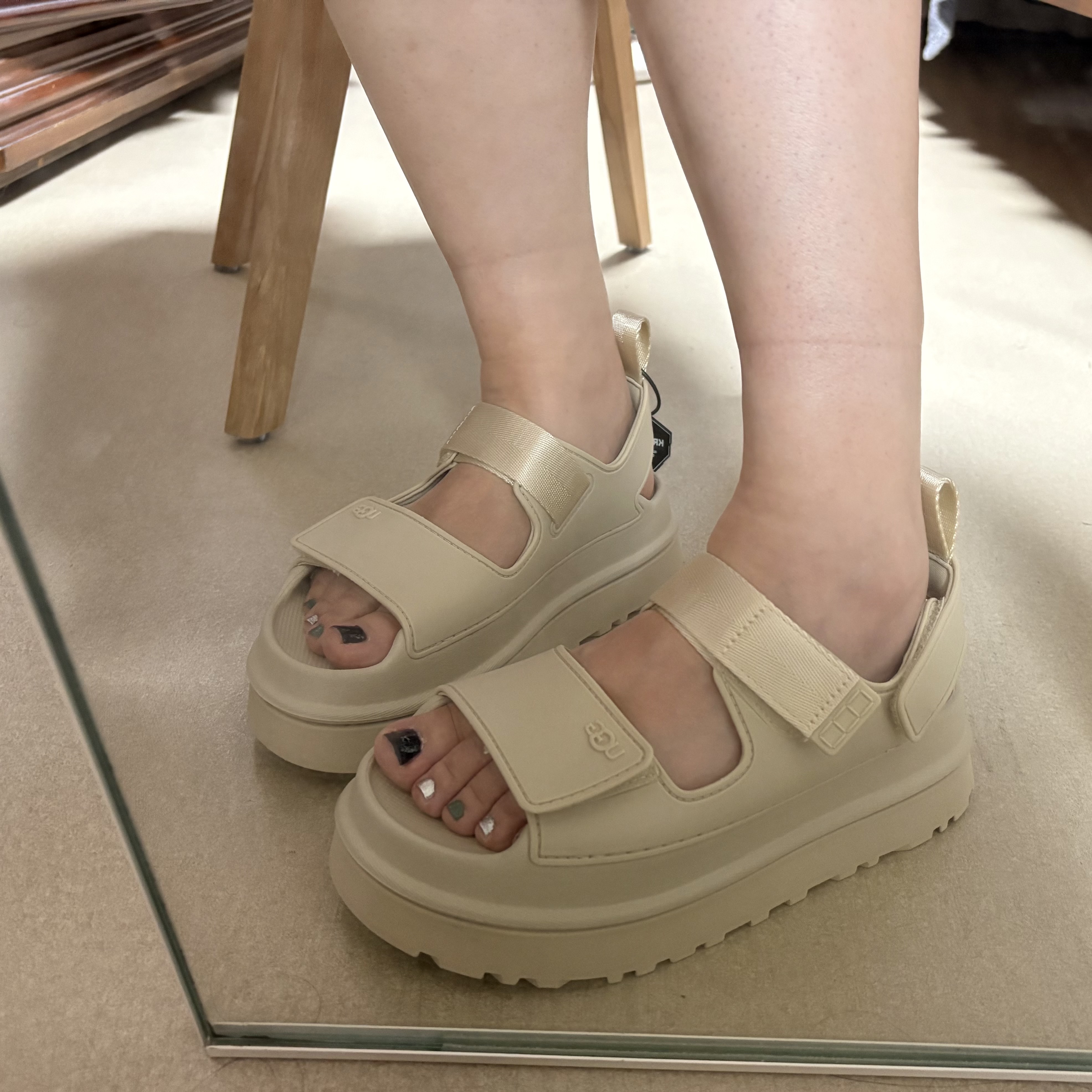 (W) UGG GoldenGlow Sea Salt 착용 스타일 - 1