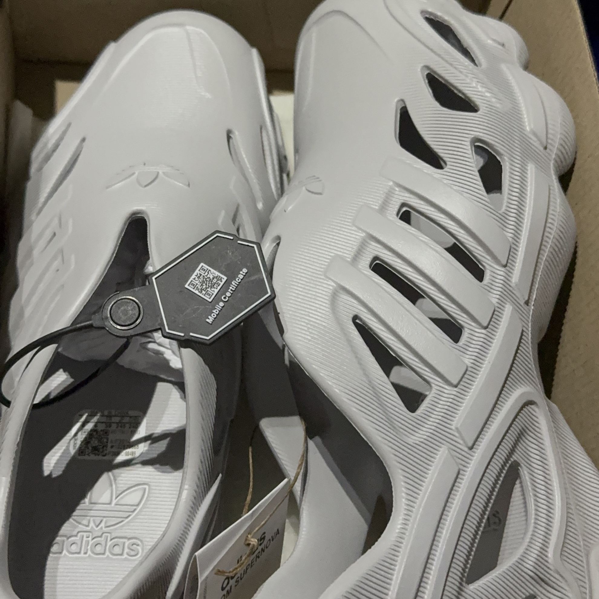 Adidas Adifom Supernova Grey Two 착용 스타일