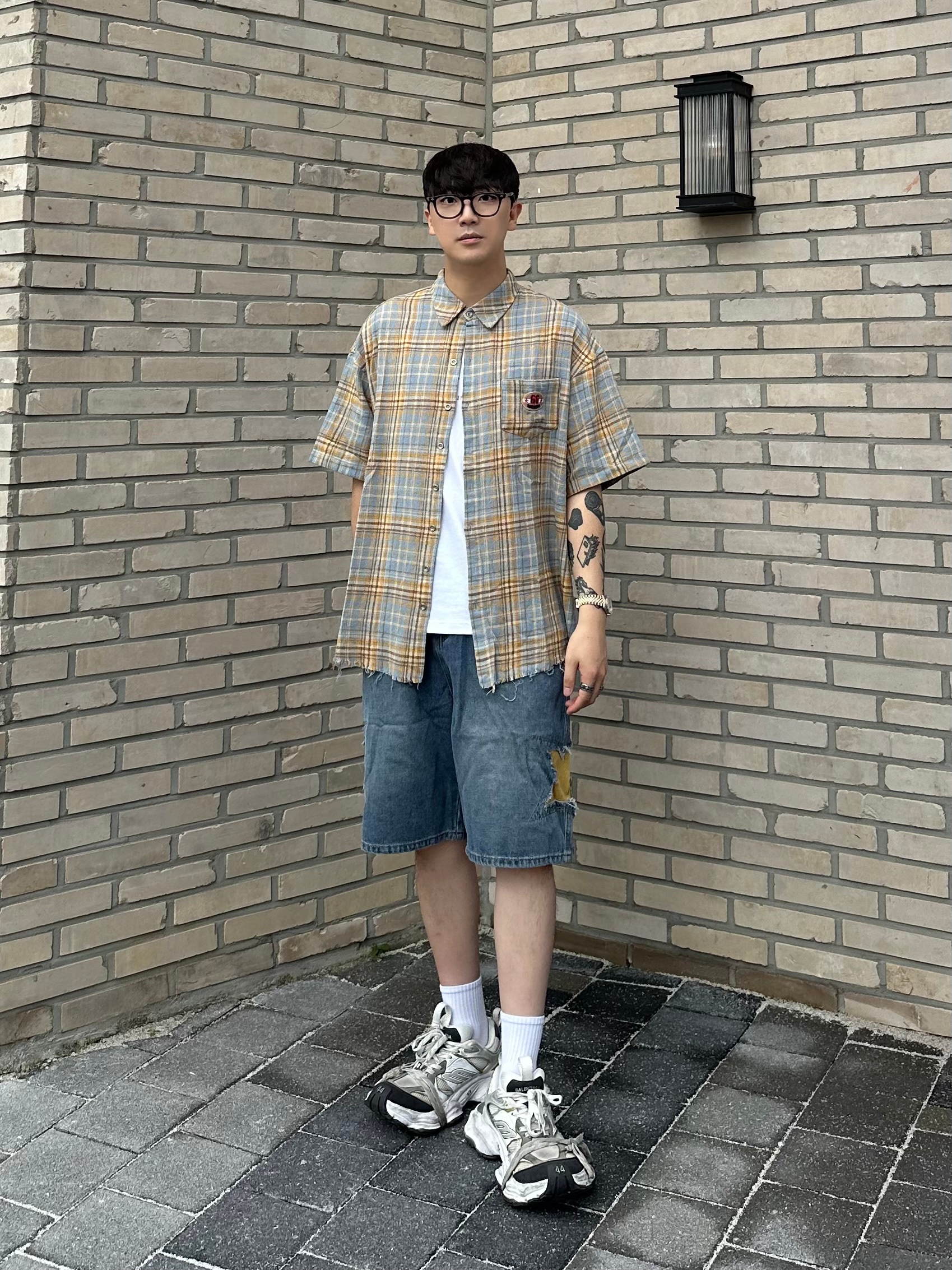 Balenciaga Cargo Sneakers White Grey 착용 스타일 - 1