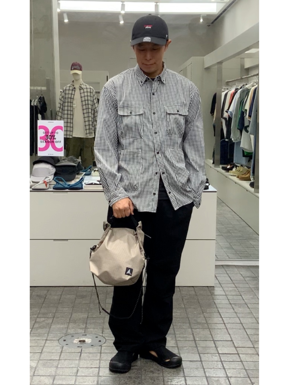 Nanga Gingham Check Camp Shirt Black - 25SS, Nanga DotAir Comfy Pants Black - 25SS 착용 스타일 - 4