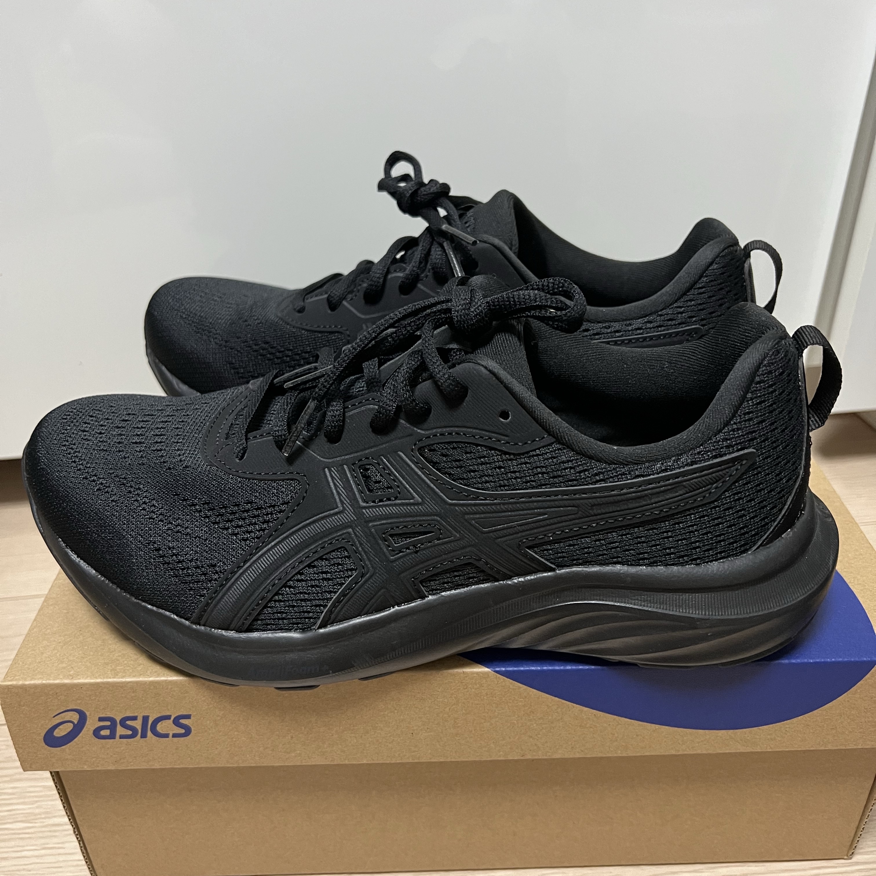 Asics Gel-Contend 9 Black Graphite Grey - 4E Extra Wide 착용 스타일 - 3