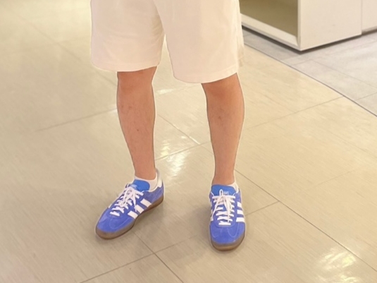 (W) Adidas Gazelle Indoor Blue Fusion Cloud White 착용 스타일