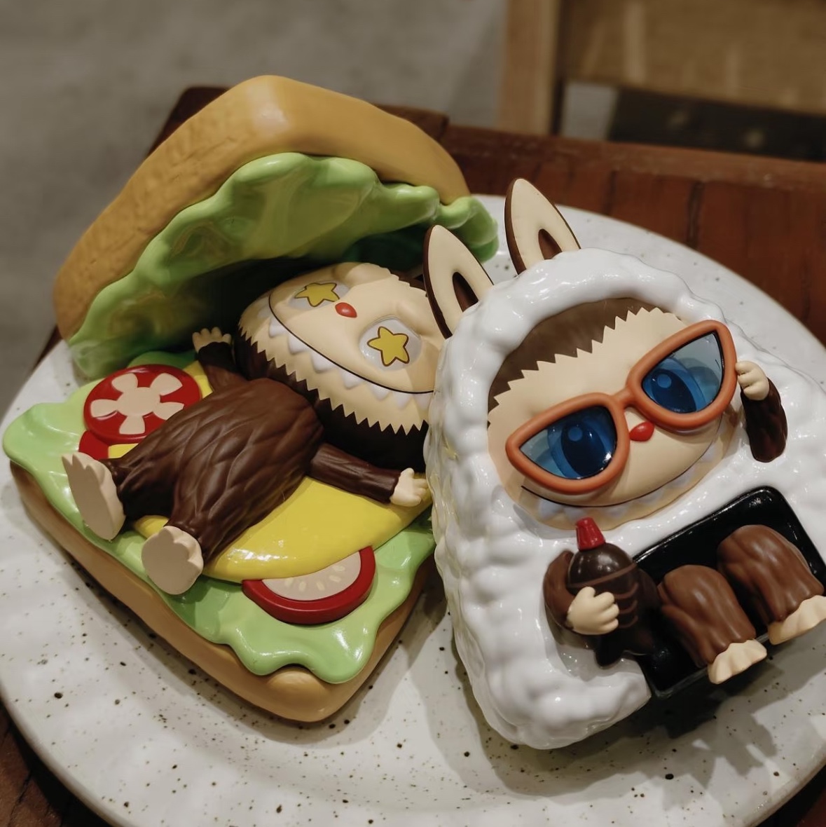 Pop Mart Labubu The Monsters Wacky Mart Series Figures Onigiri (Opened Case), Pop Mart Labubu The Monsters Wacky Mart Series Figures Sandwich (Opened Case) 착용 스타일