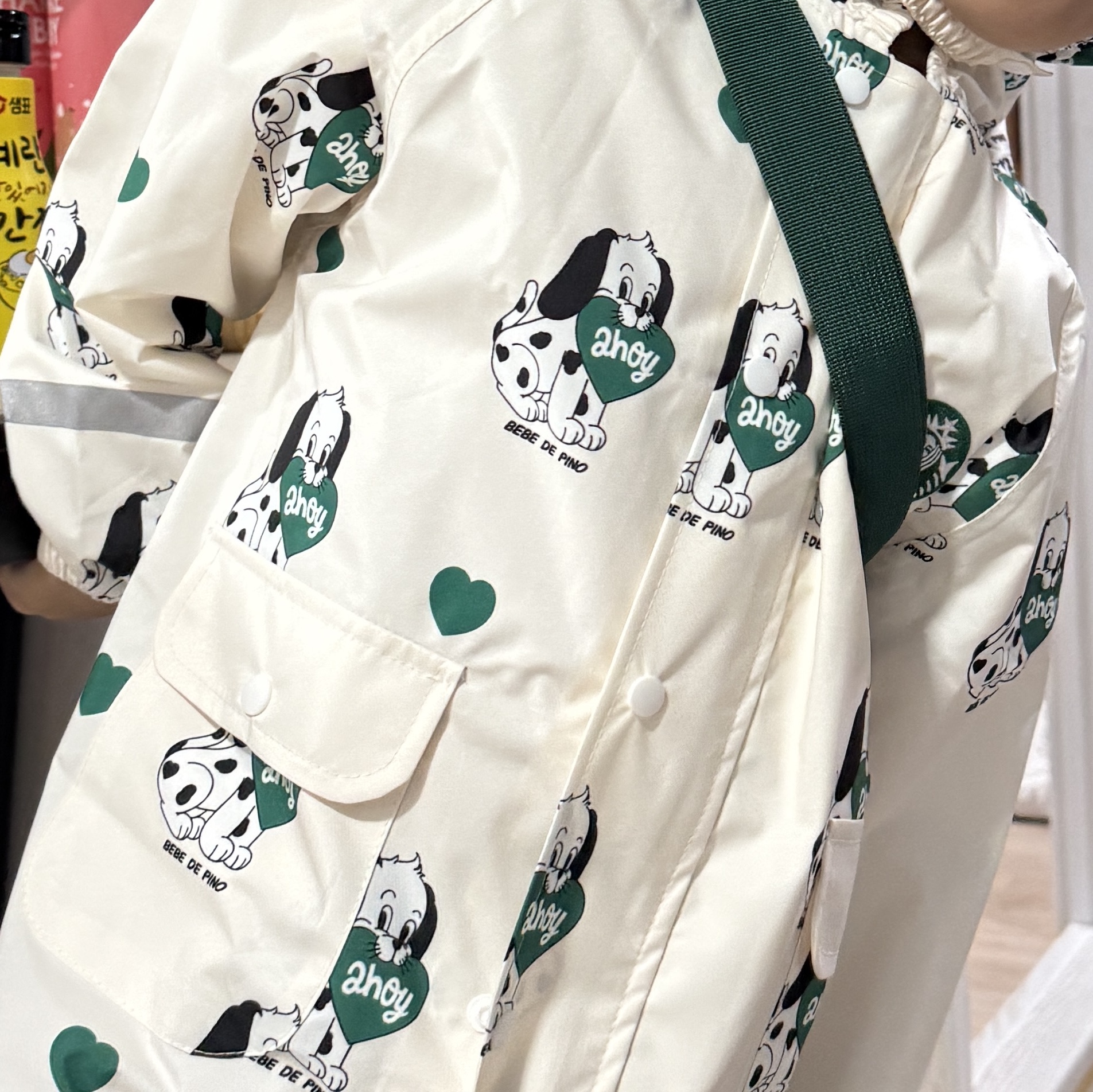 Starbucks x Bebe De Pino Raincoat M White 착용 스타일