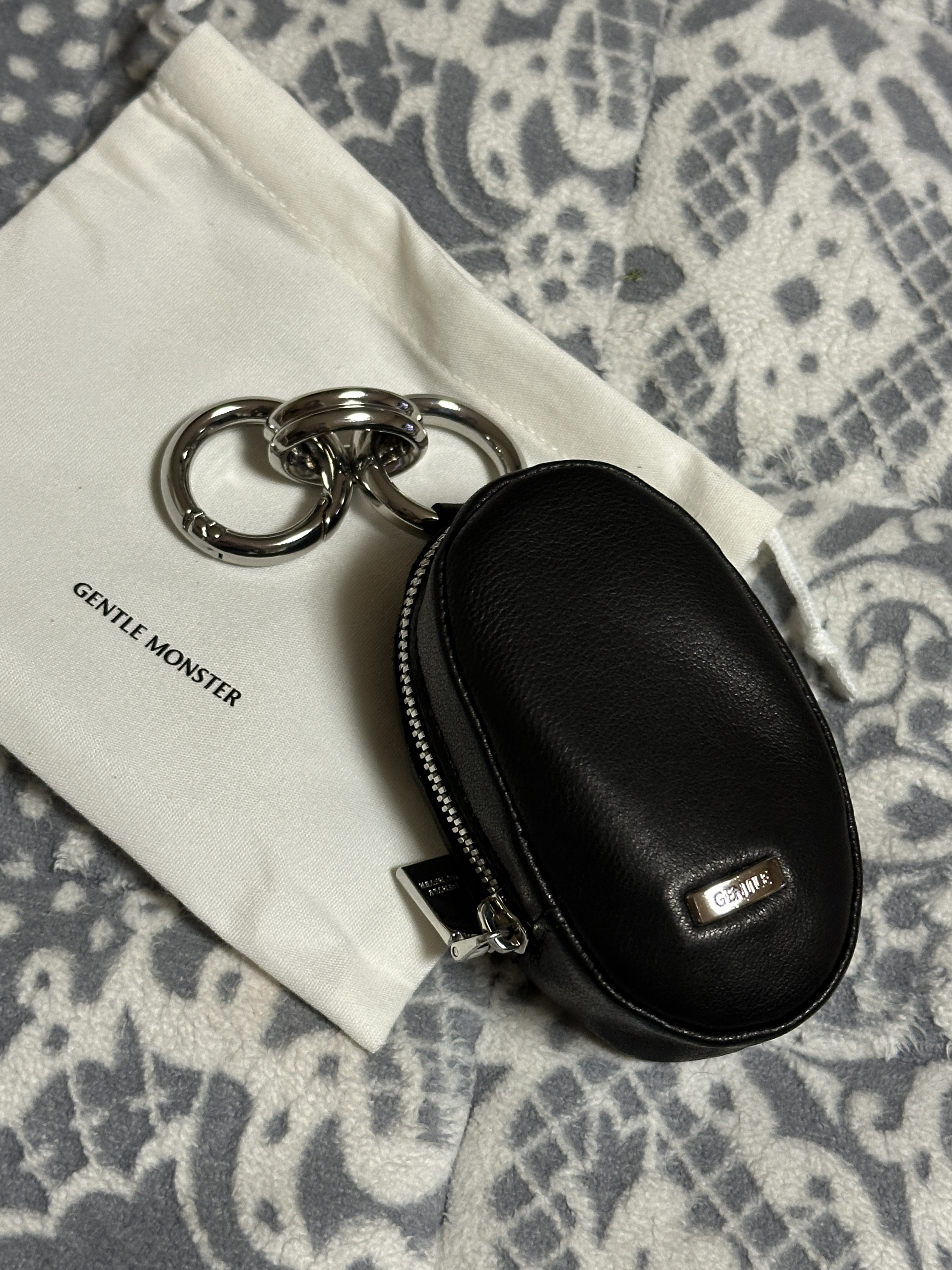 Gentle Monster Lolang 01 Black Black 착용 스타일 - 3