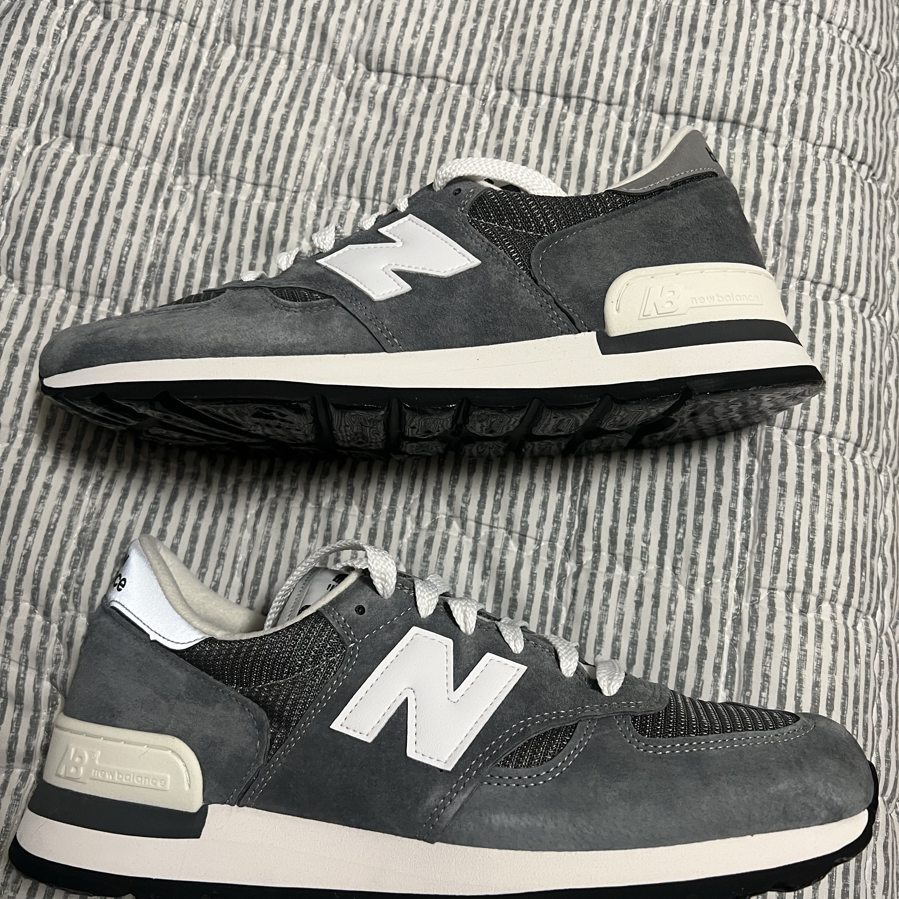 New Balance 990v1 Made in USA Grey White 착용 스타일