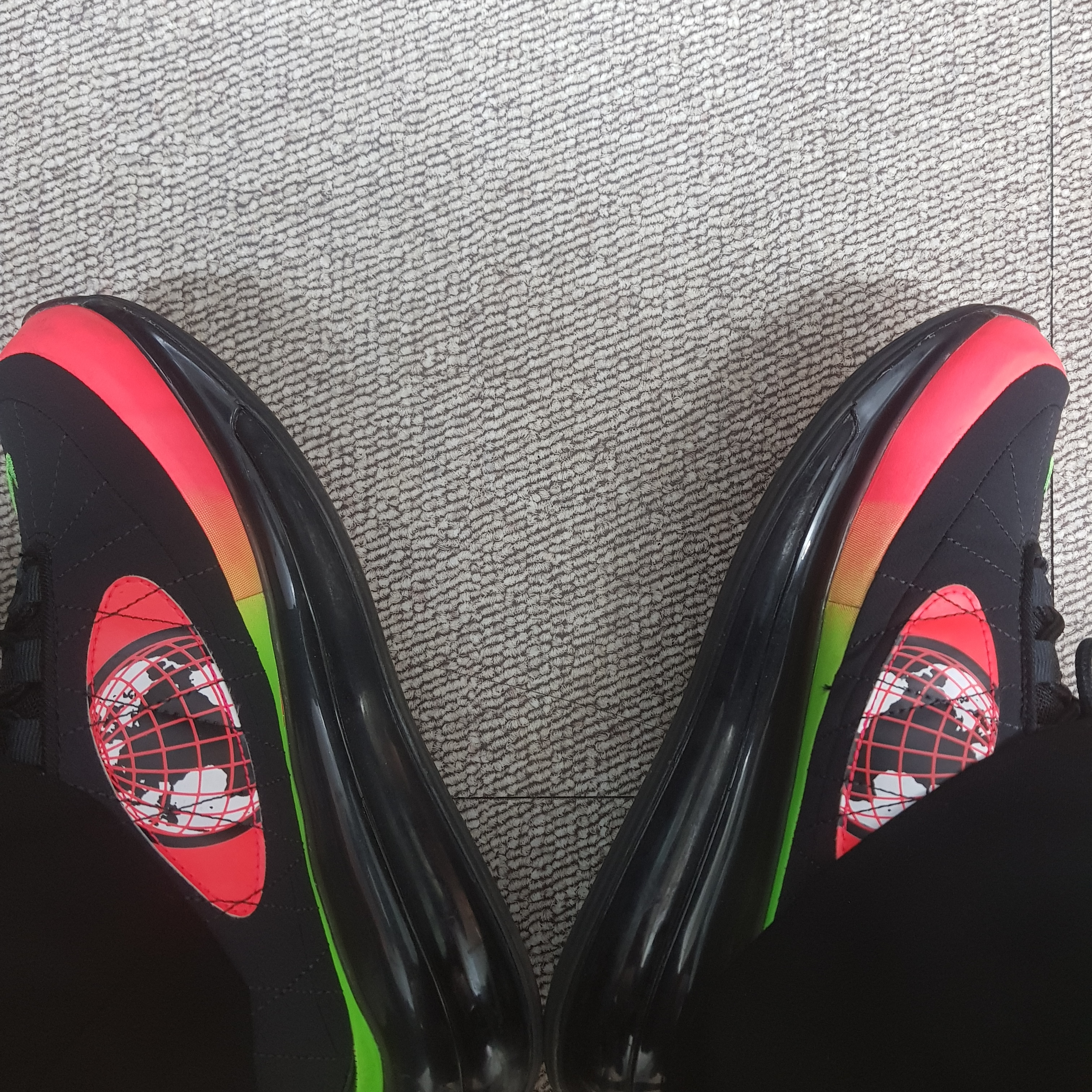 Nike Air Max 720-818 Worldwide Pack Black Green Strike 착용 스타일