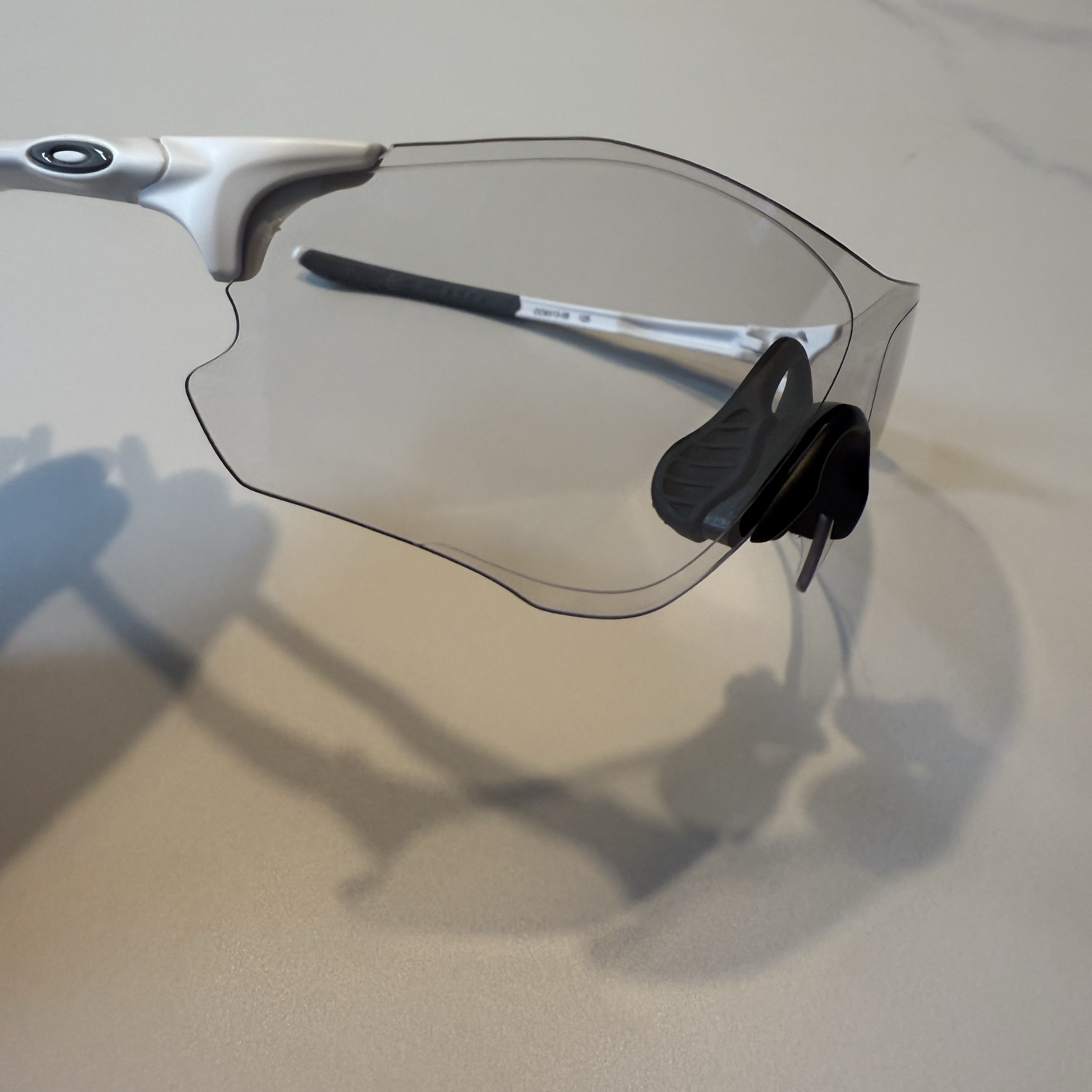 Oakley EVZero Path Matte White Frame Clear To Black Iridium Photochromic Lenses Low Bridge Fit 착용 스타일