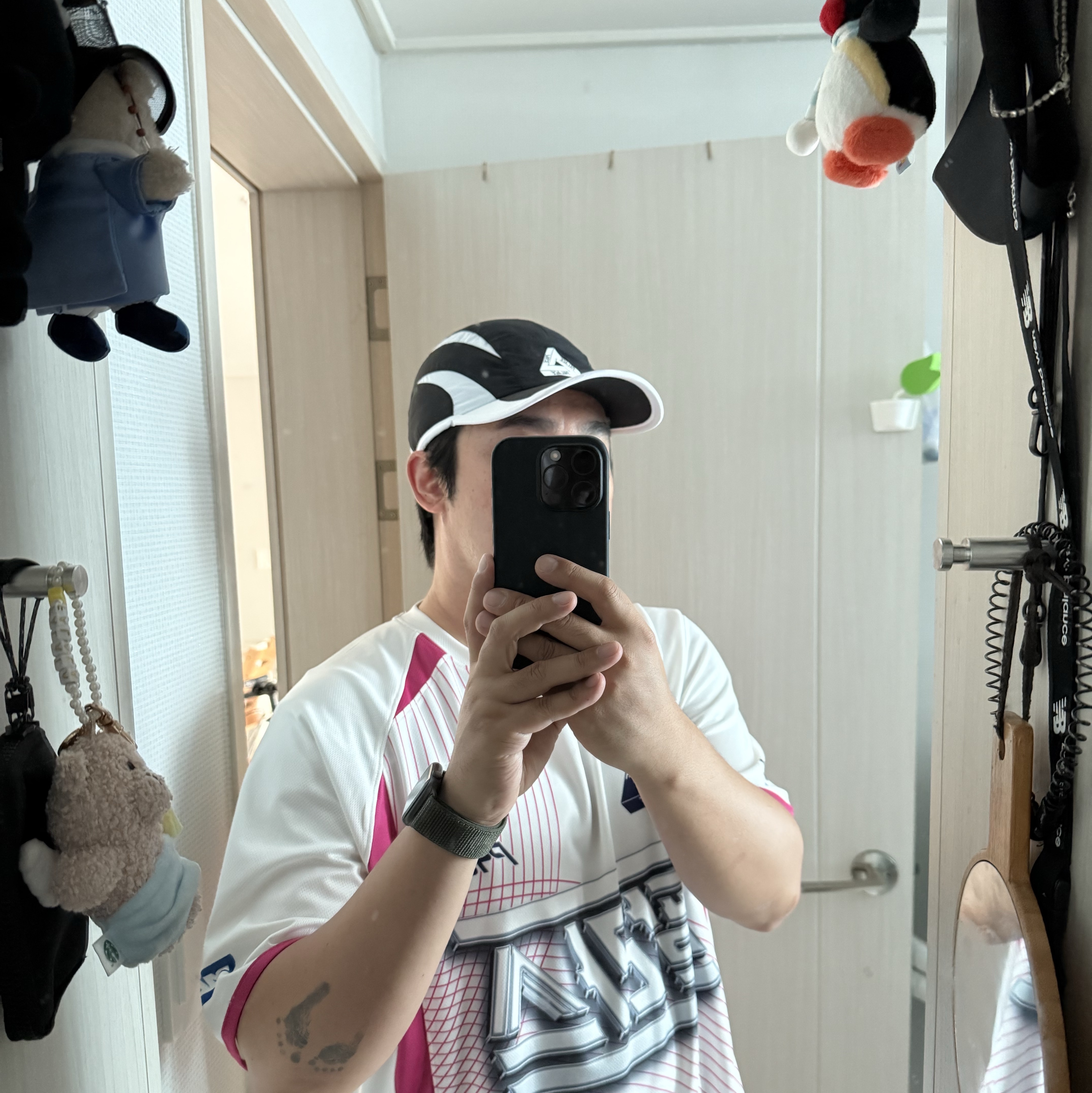 Palace Tri Strike Shell Runner Black - 25SS 착용 스타일
